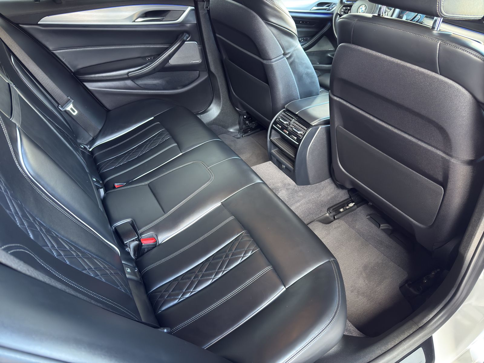 BMW 530e iPerformance Sport Line Steptronic-image-13