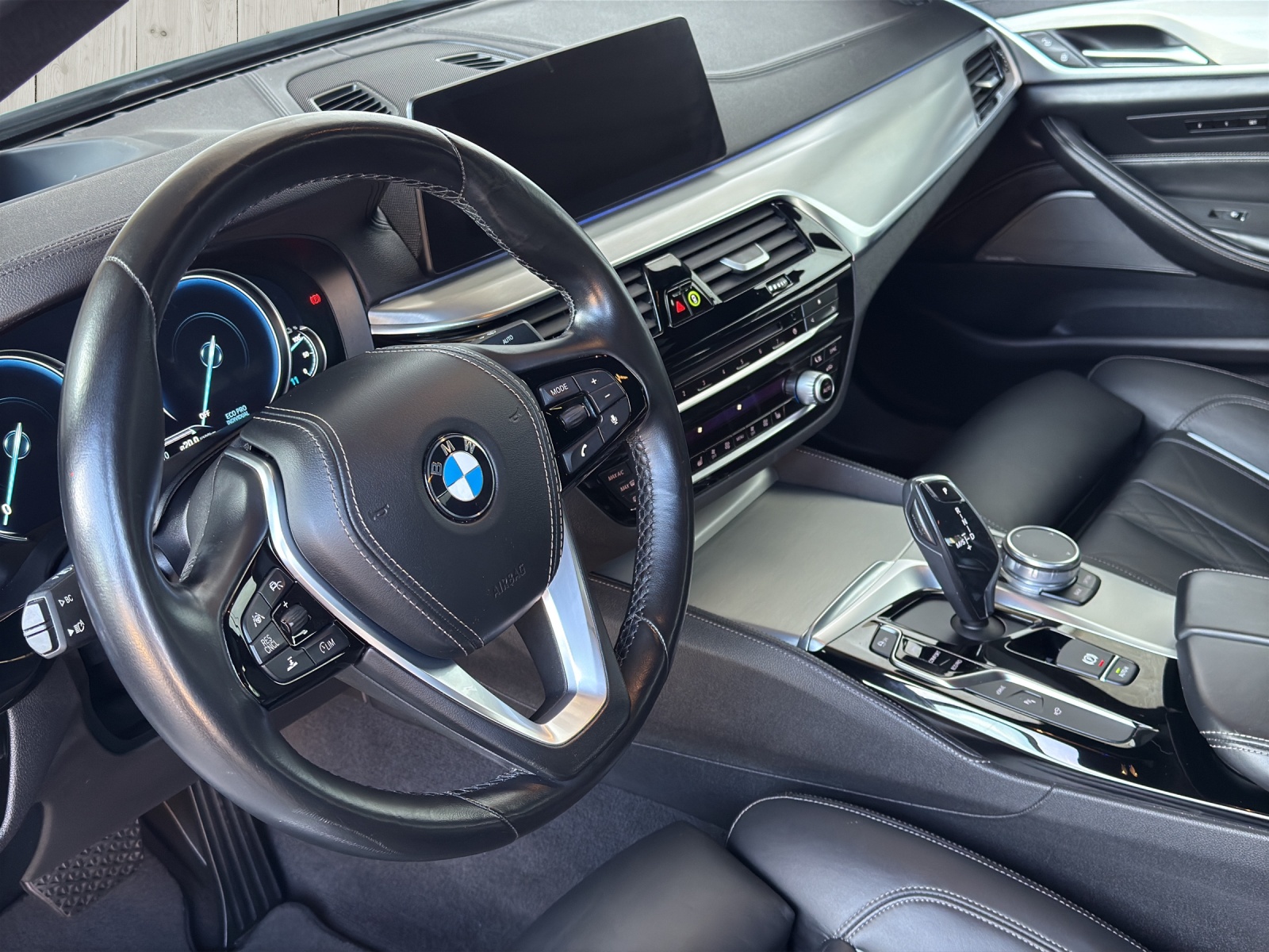 BMW 530e iPerformance Sport Line Steptronic-image-10