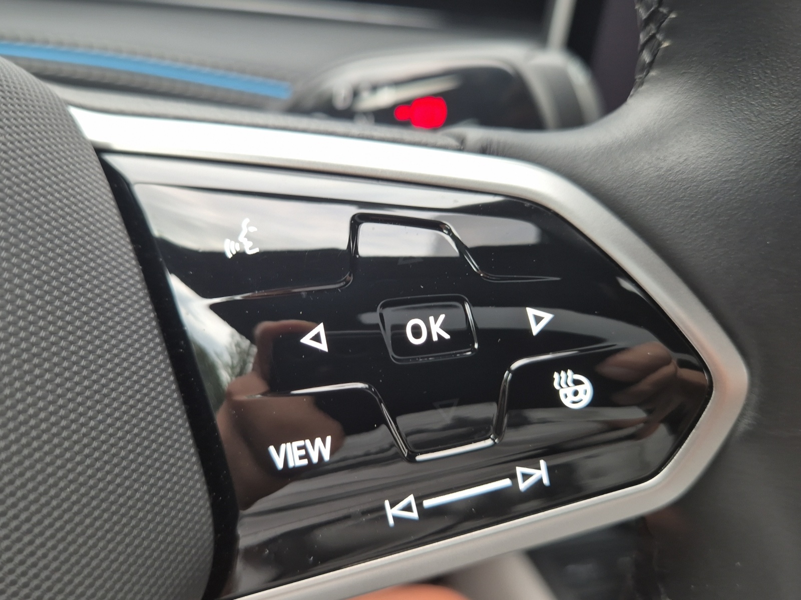 VW ID.7 Pro 77 kWh Pro*Head up Display*Panoramadach*360°Kamera*Anhängerkupplung*-image-19
