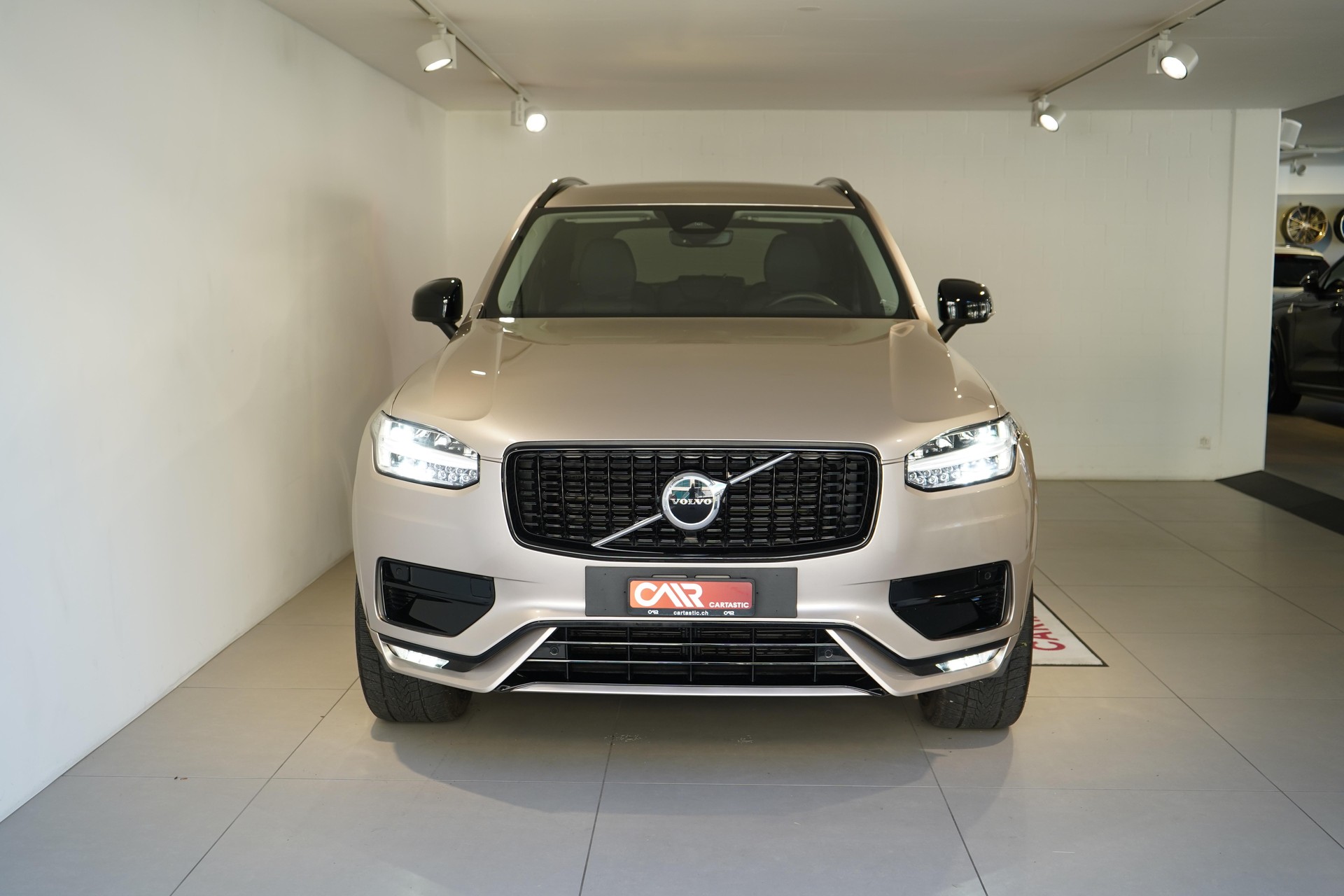 VOLVO XC90 2.0 B5 MH Plus Dark 7P. AWD-showroom-element-1
