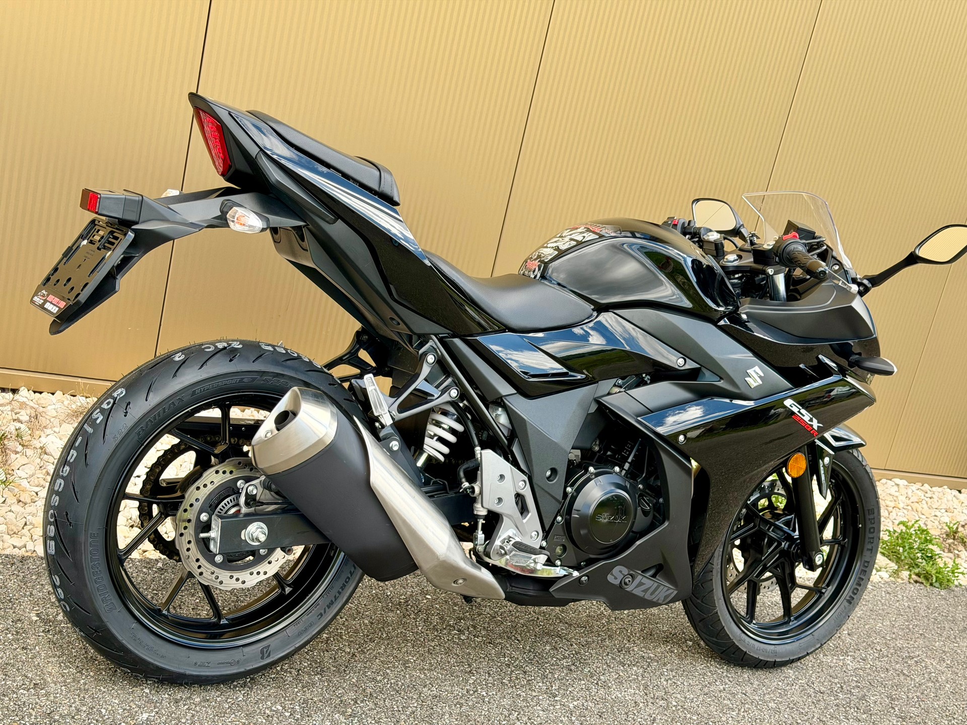 SUZUKI GSX-R 250 L7-image-4