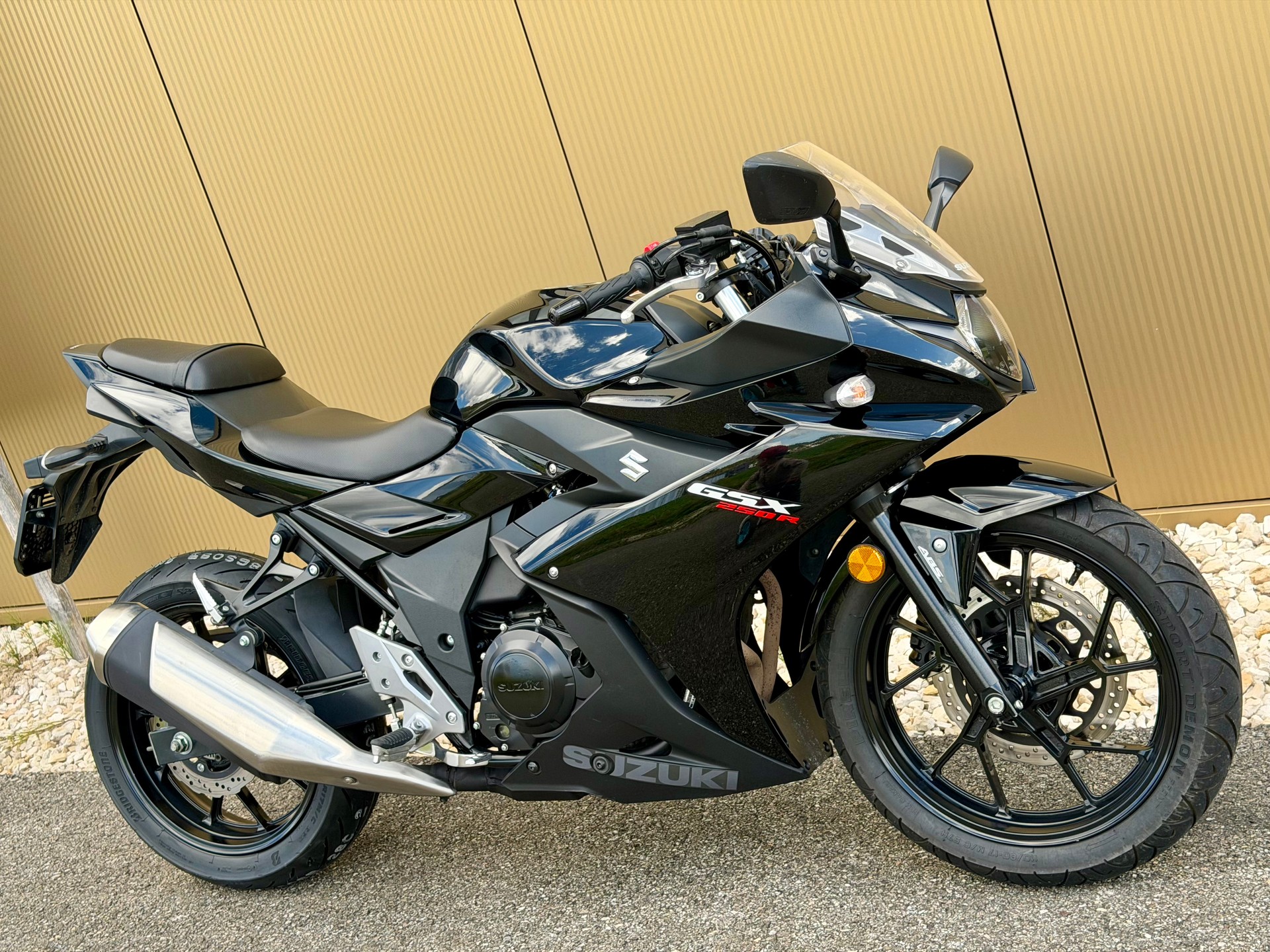 SUZUKI GSX-R 250 L7-image-2