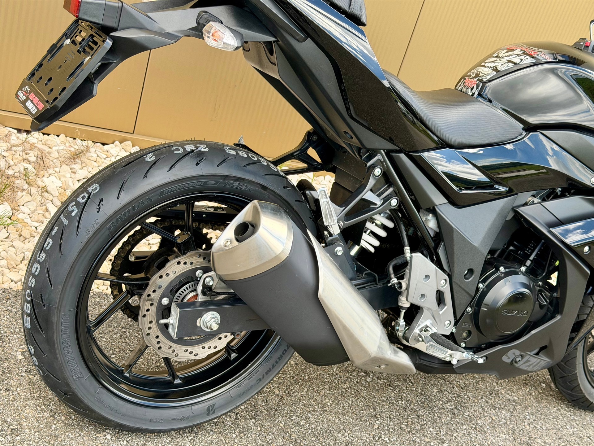 SUZUKI GSX-R 250 L7-image-6