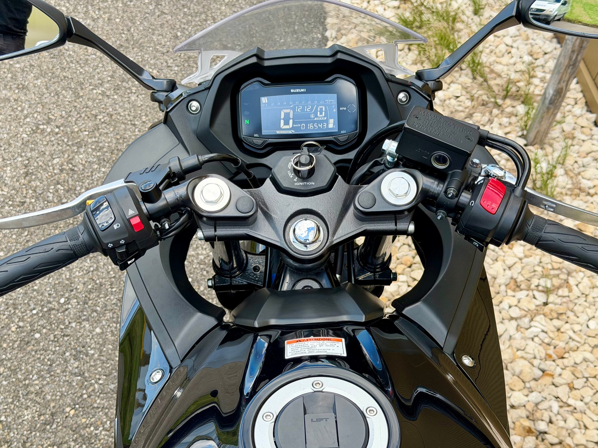 SUZUKI GSX-R 250 L7-image-15