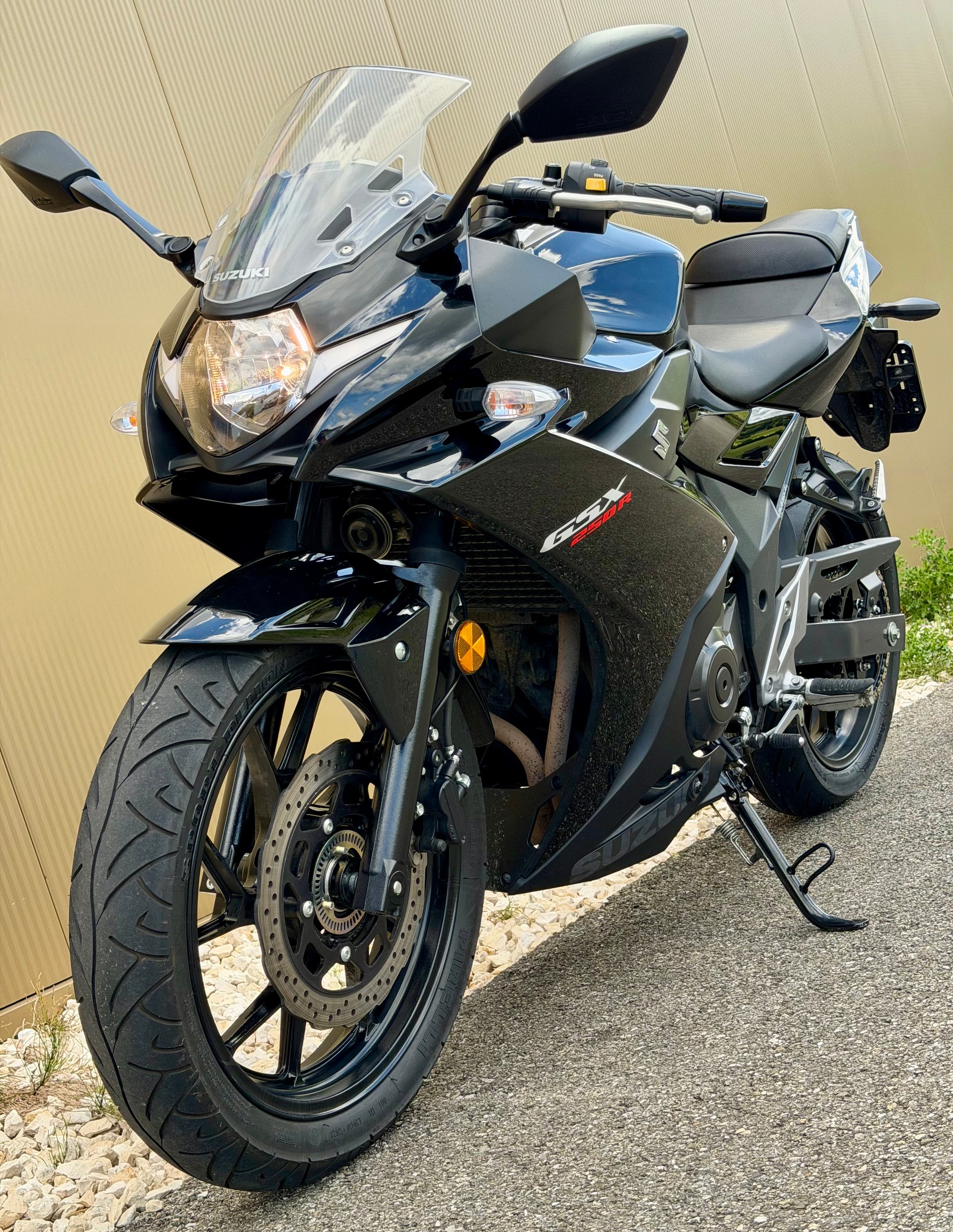 SUZUKI GSX-R 250 L7-image-8