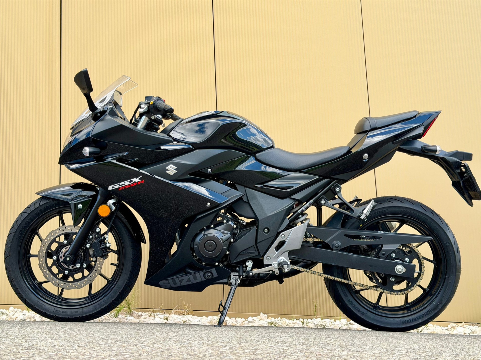 SUZUKI GSX-R 250 L7-image-10