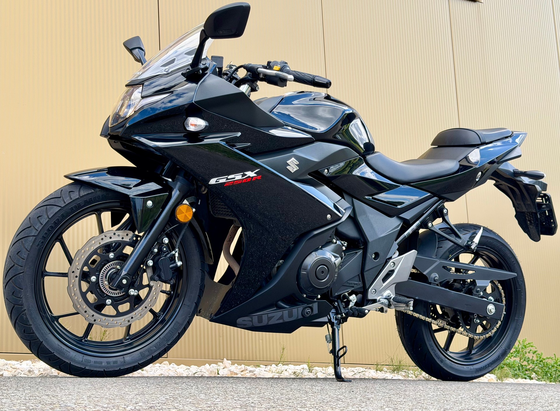 SUZUKI GSX-R 250 L7-image-7