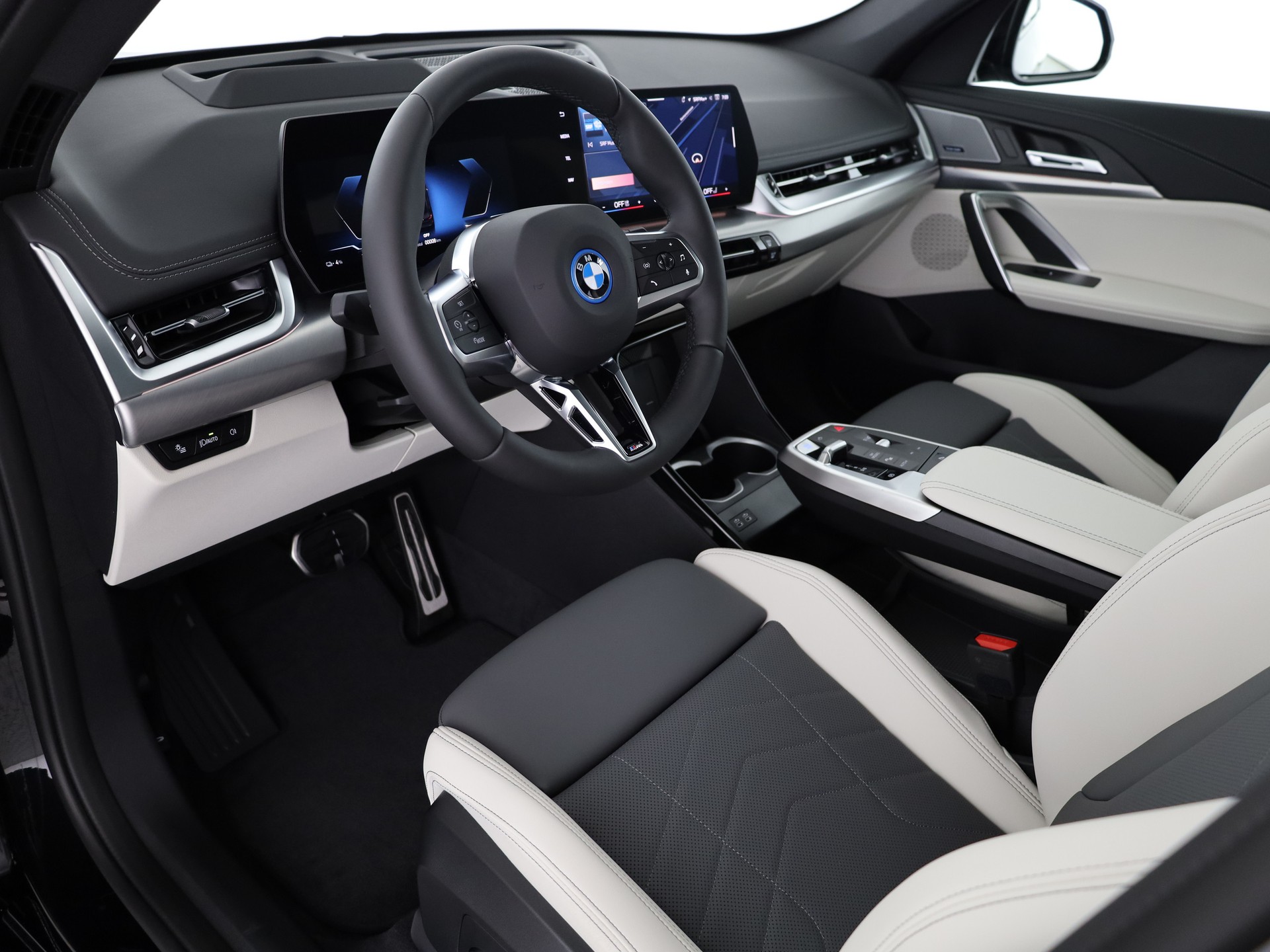 BMW iX1 xDrive 30 M Sport Pro-image-11