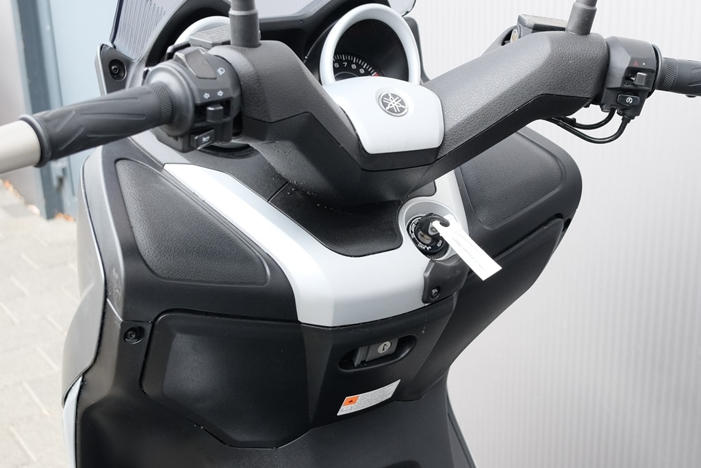 YAMAHA YP 125 RA X-Max ABS-image-4