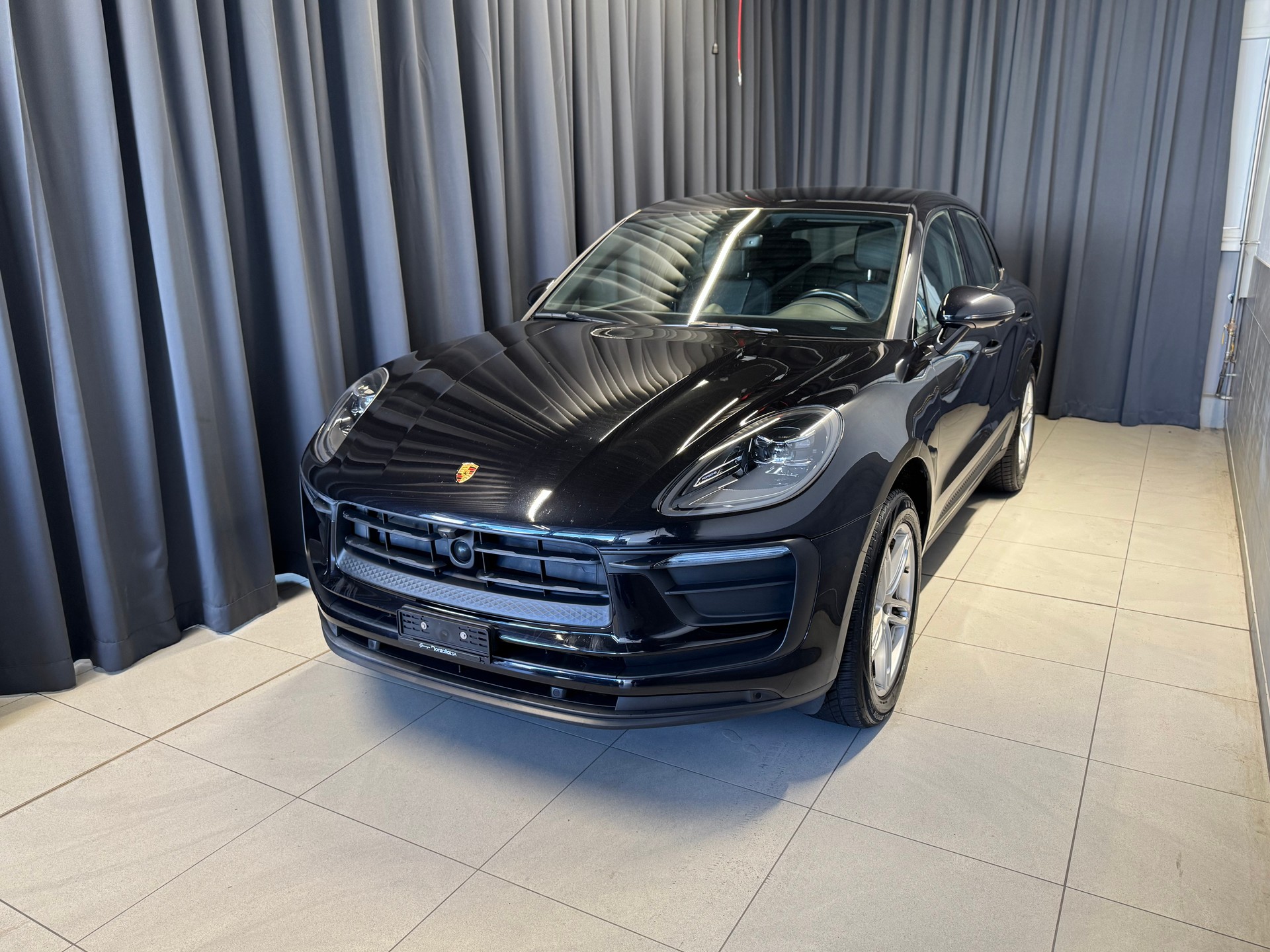 PORSCHE Macan PDK (31)-showroom-element-2