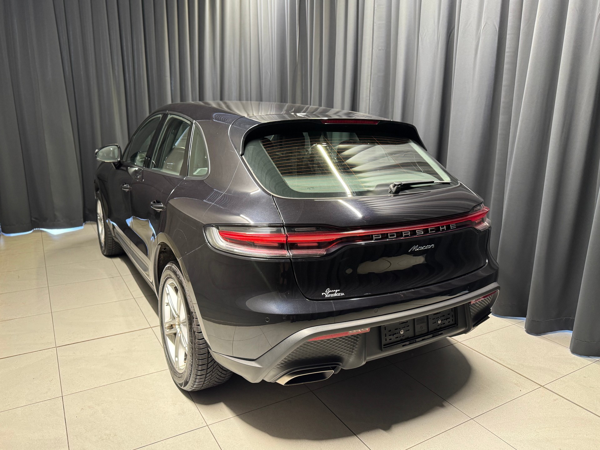 PORSCHE Macan PDK (31)-showroom-element-3