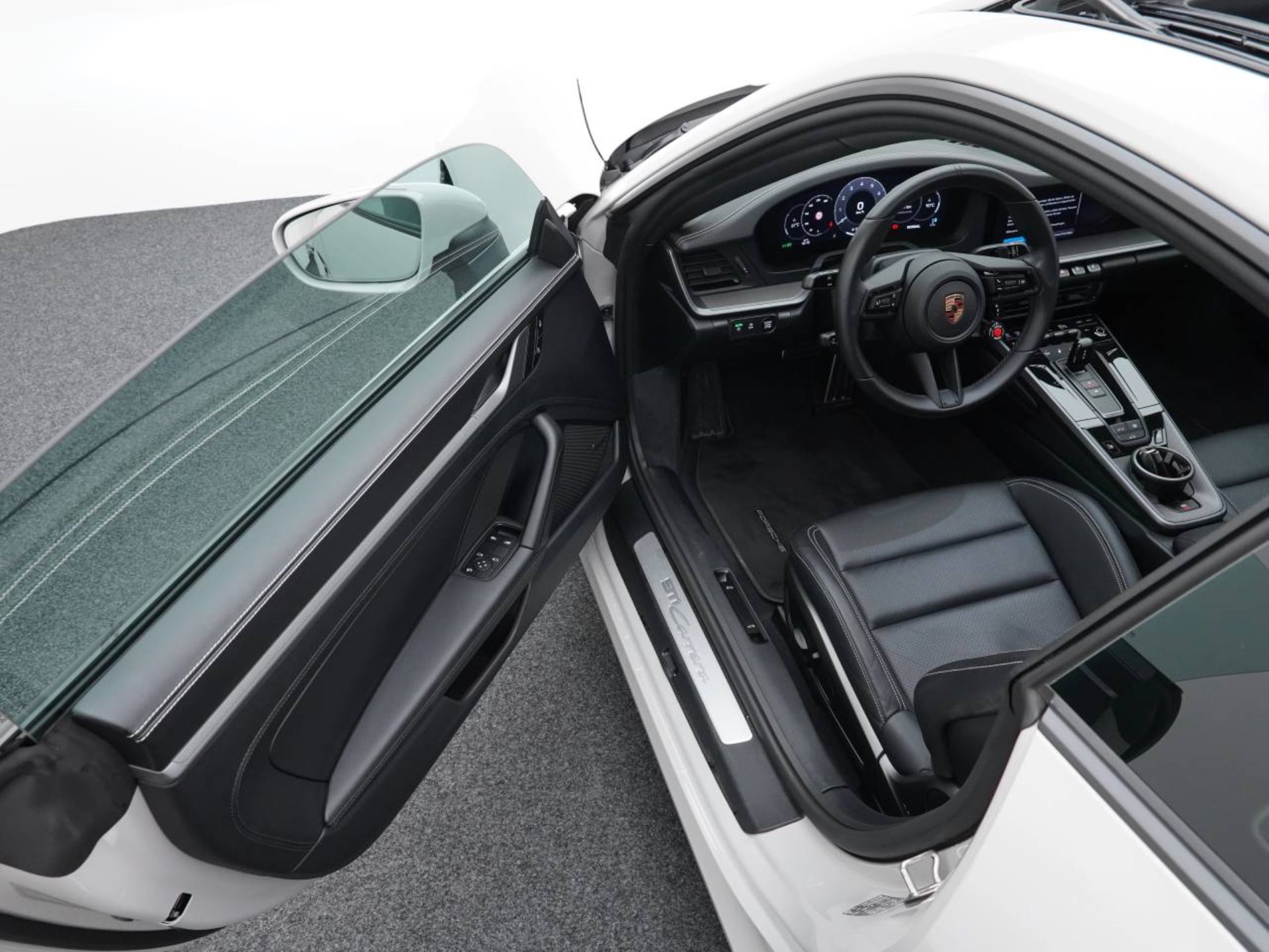 PORSCHE 911 Carrera-showroom-element-3
