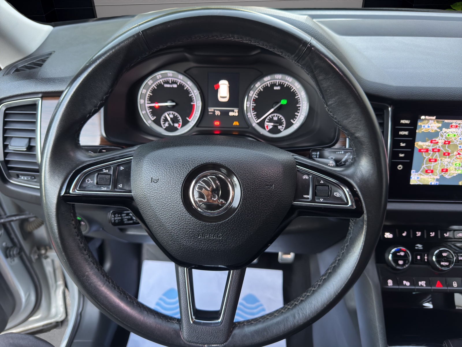 SKODA Kodiaq 2.0 TDI CR Scout 7-Plätze 4x4 DSG Vollausstattung-image-19