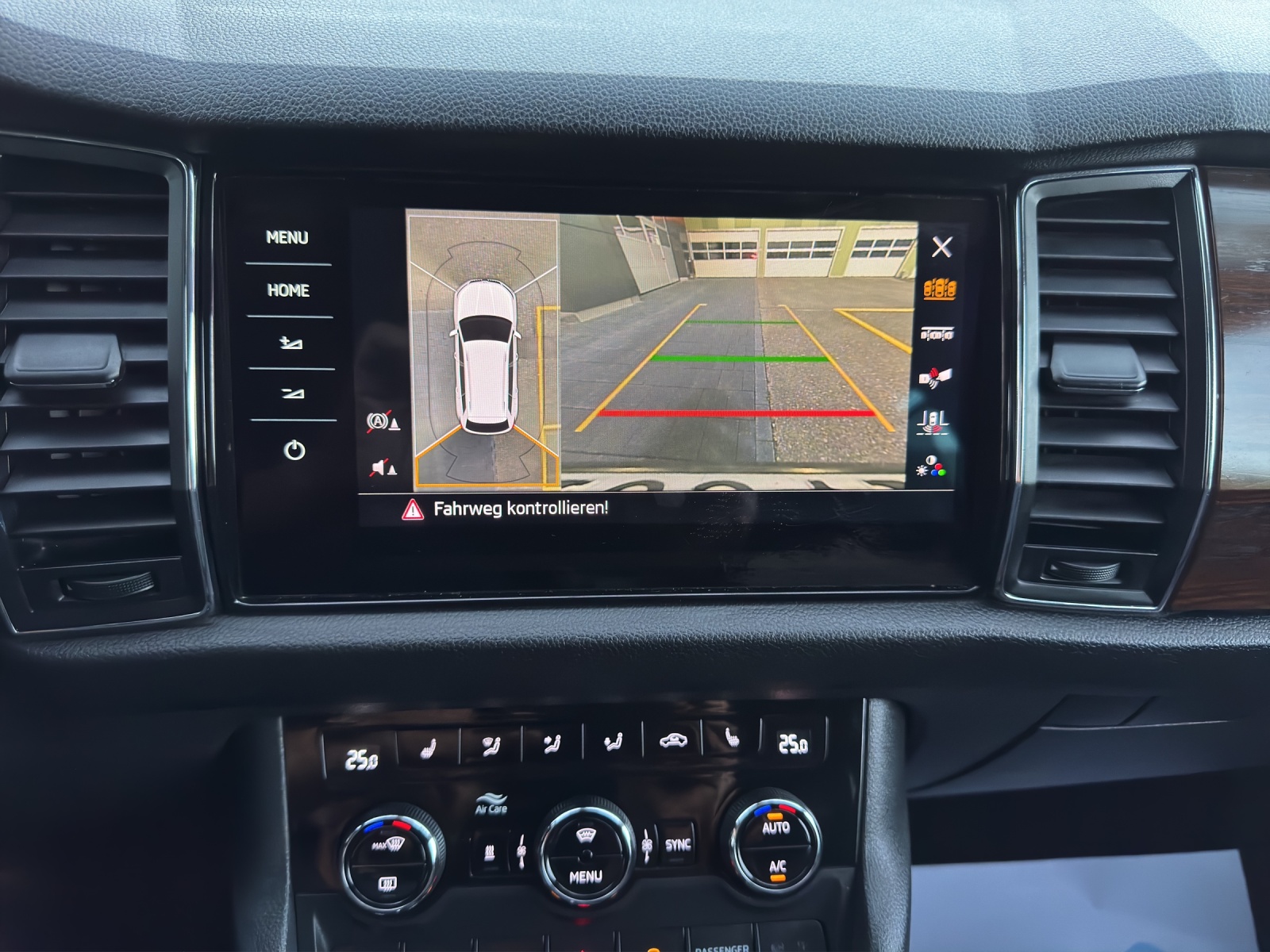 SKODA Kodiaq 2.0 TDI CR Scout 7-Plätze 4x4 DSG Vollausstattung-image-23
