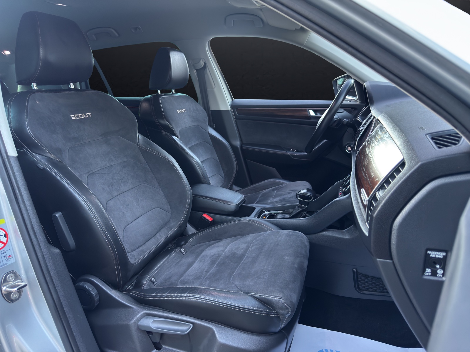 SKODA Kodiaq 2.0 TDI CR Scout 7-Plätze 4x4 DSG Vollausstattung-image-9