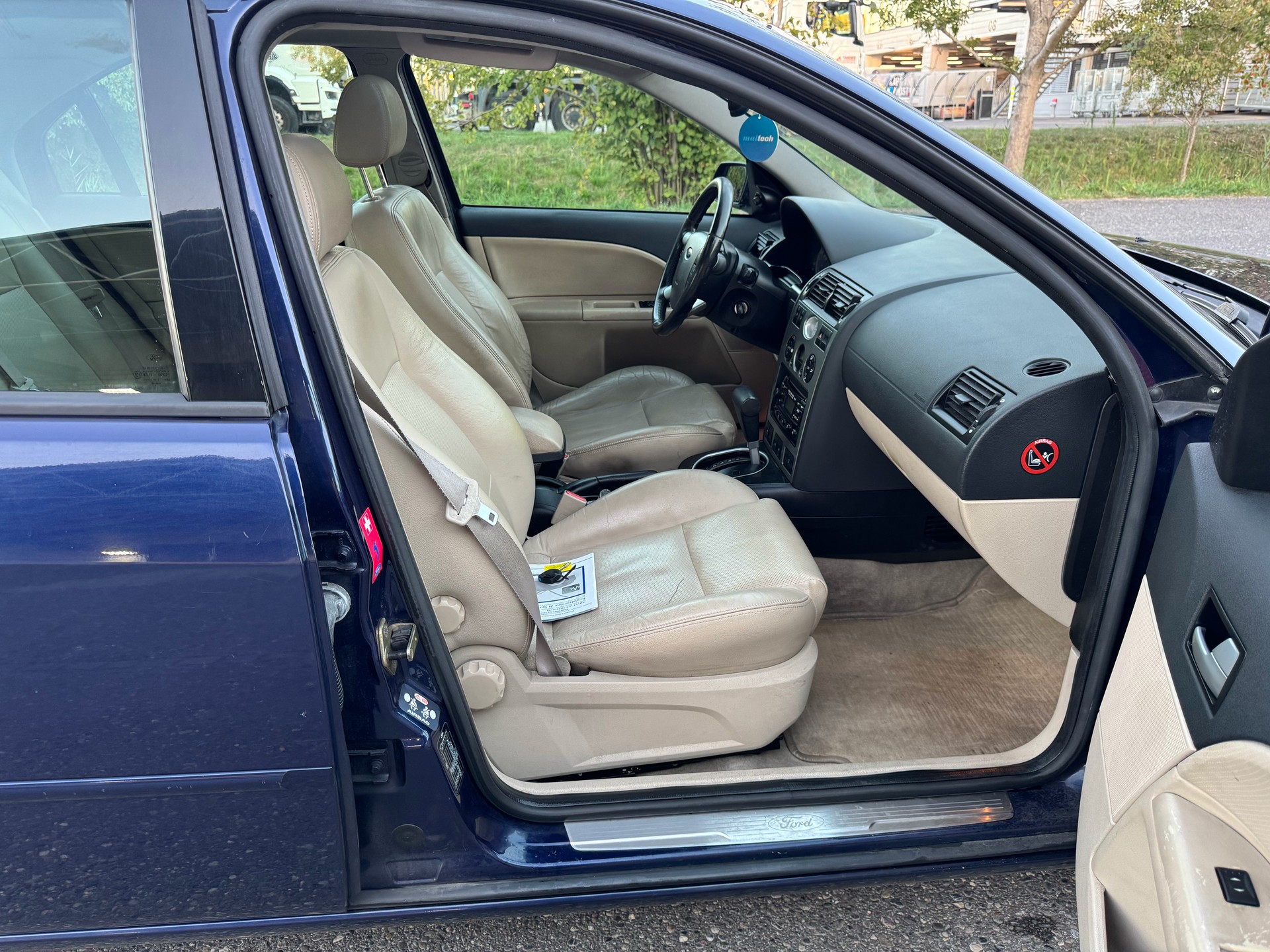 FORD Mondeo 2.0i 16V Ghia-image-9