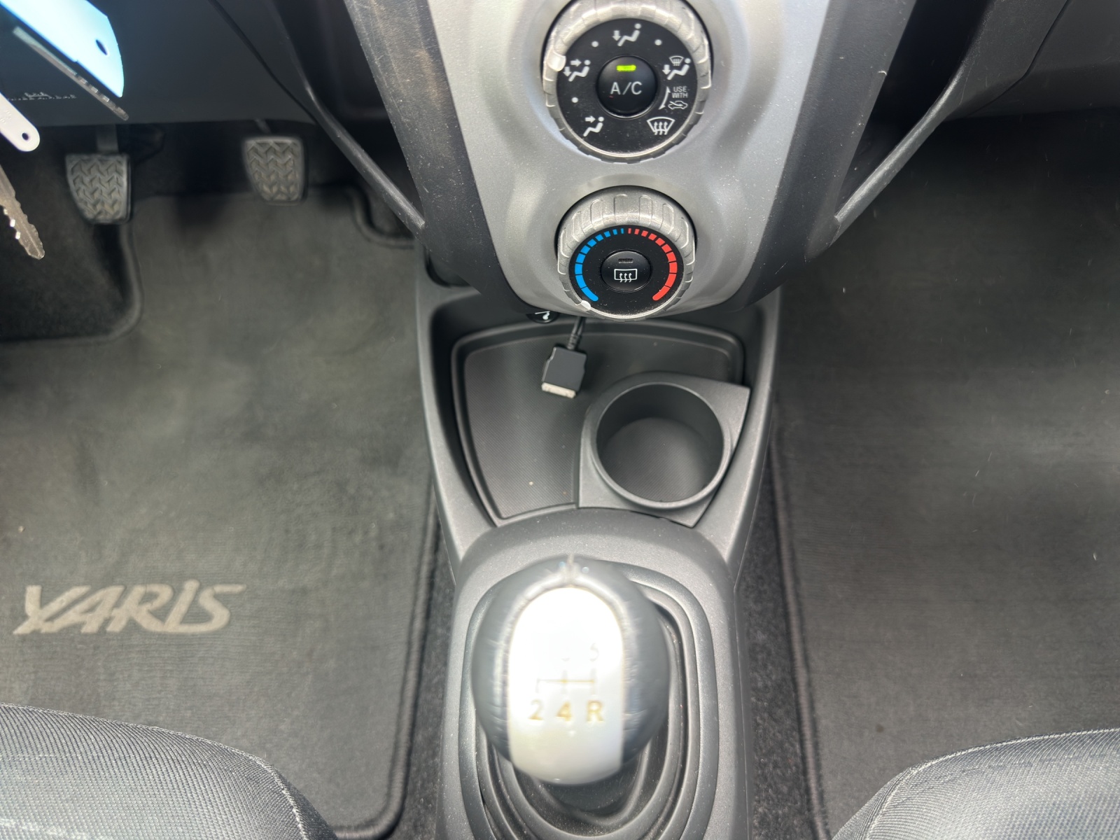 TOYOTA Yaris 1.4 D-4D Linea Sol-image-11
