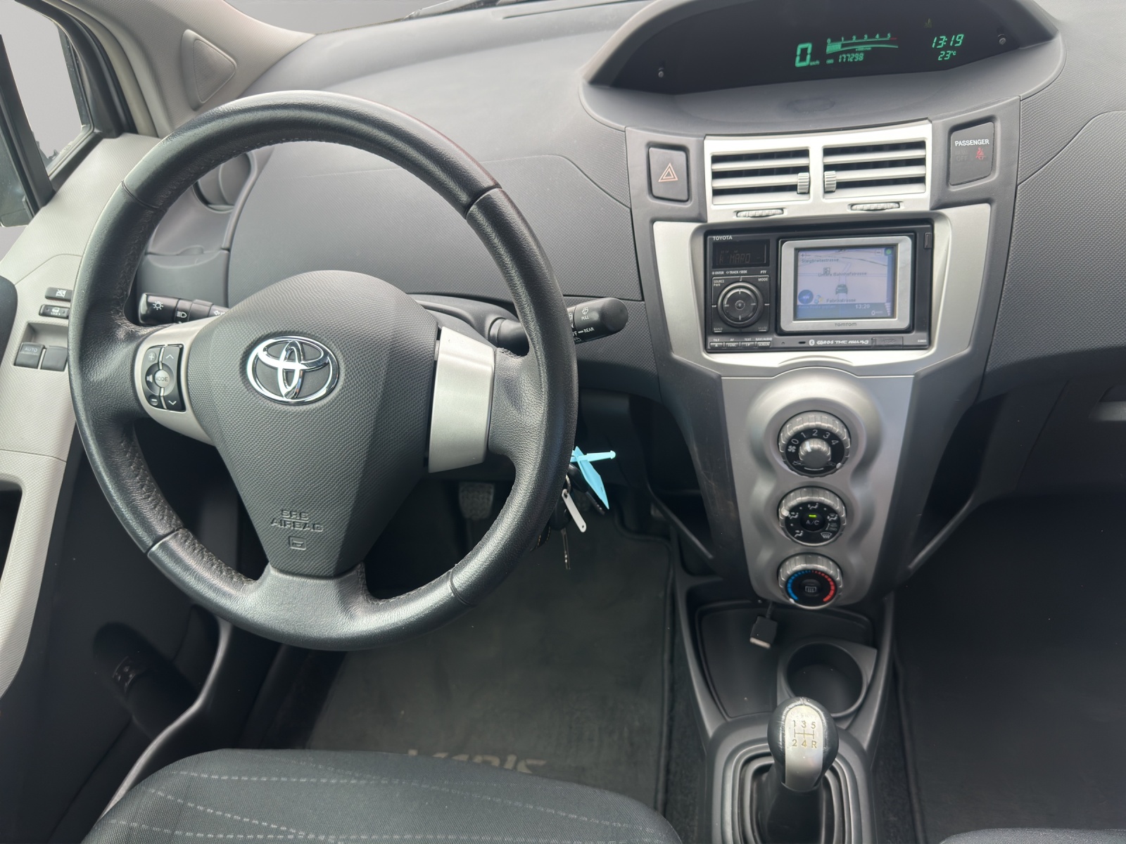 TOYOTA Yaris 1.4 D-4D Linea Sol-image-9
