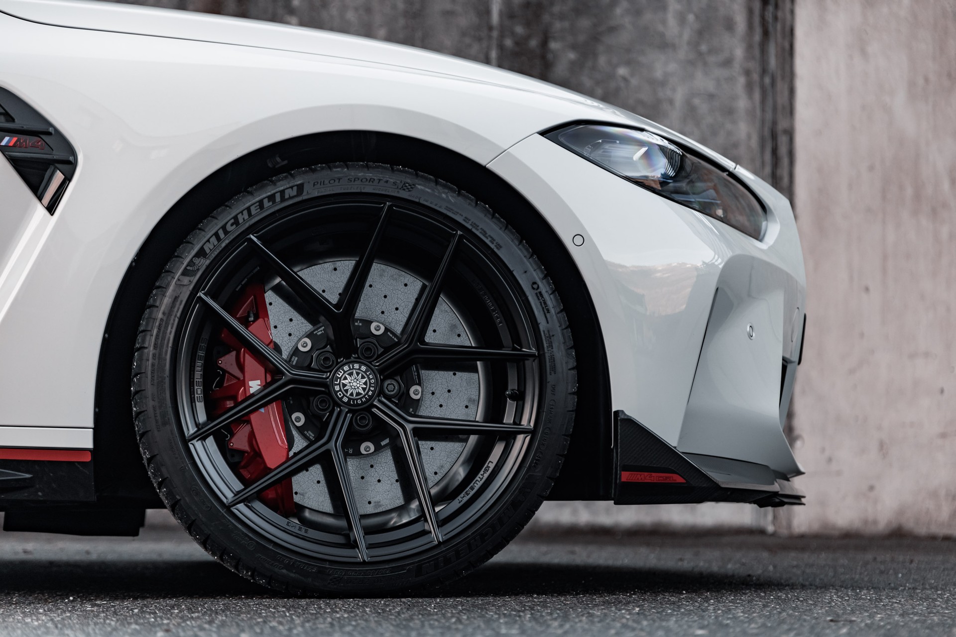 BMW M4 CSL Coupé-image-5