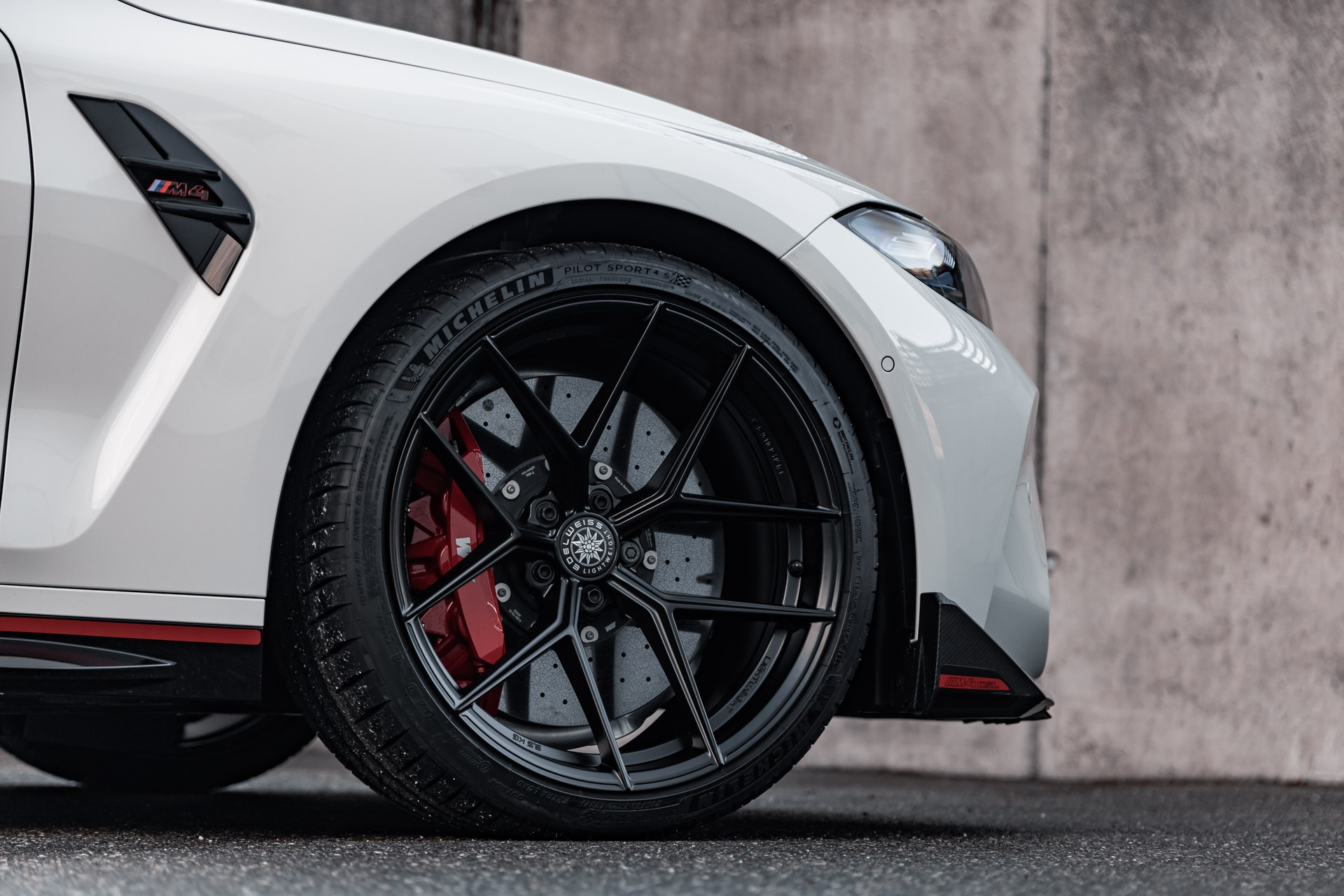 BMW M4 CSL Coupé-showroom-element-3