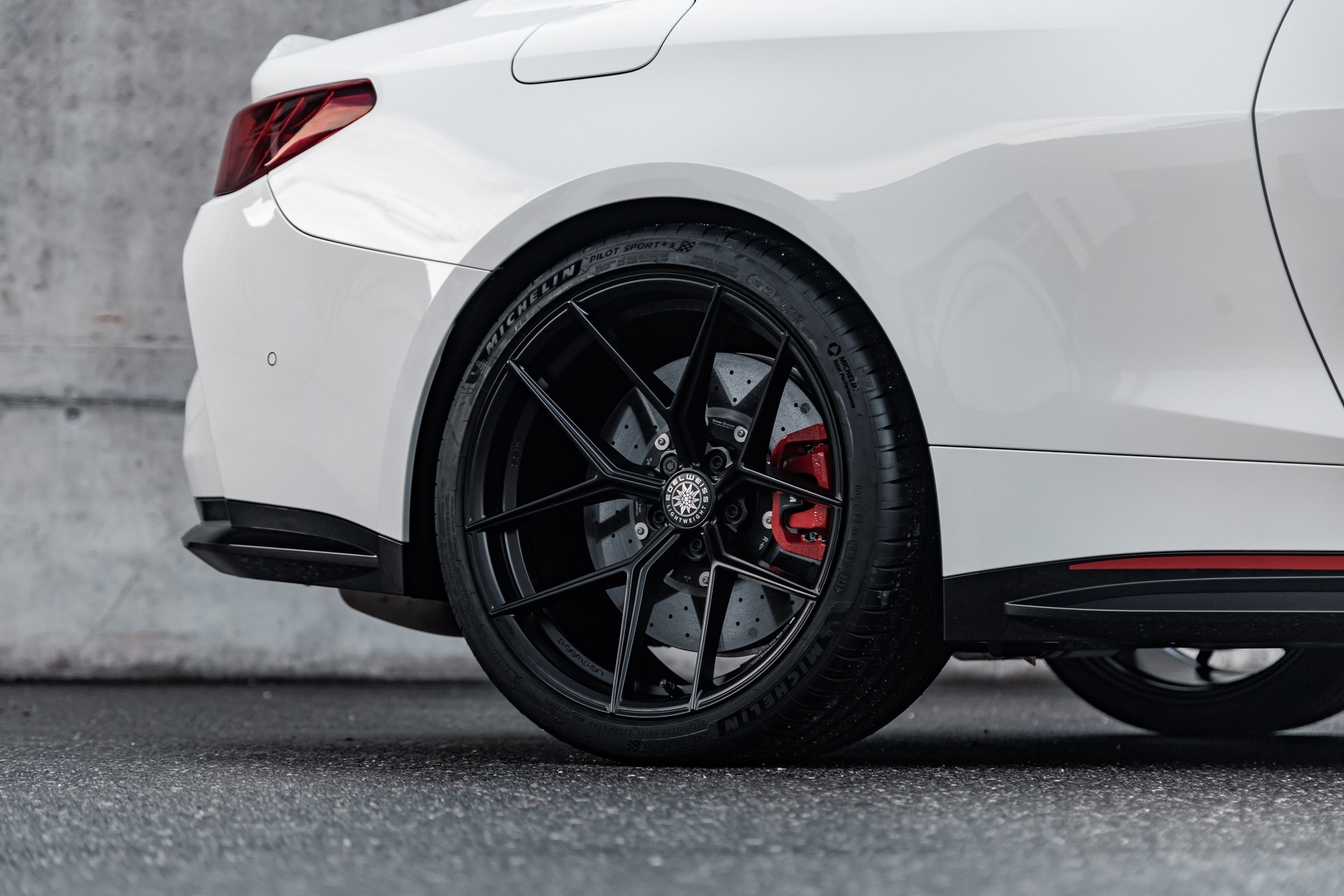 BMW M4 CSL Coupé-image-6