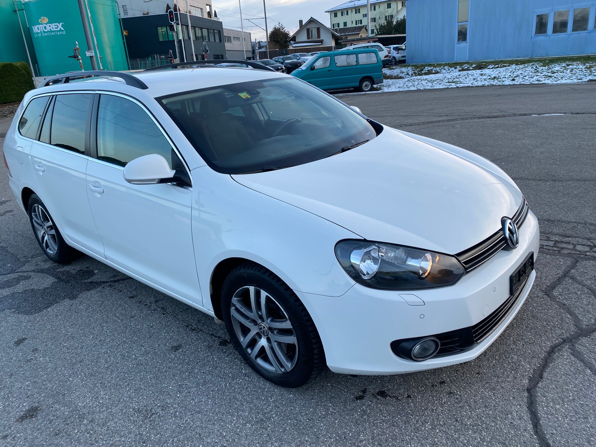 VW Golf Variant 1.6 TDI Comfortline 4Motion-image-1