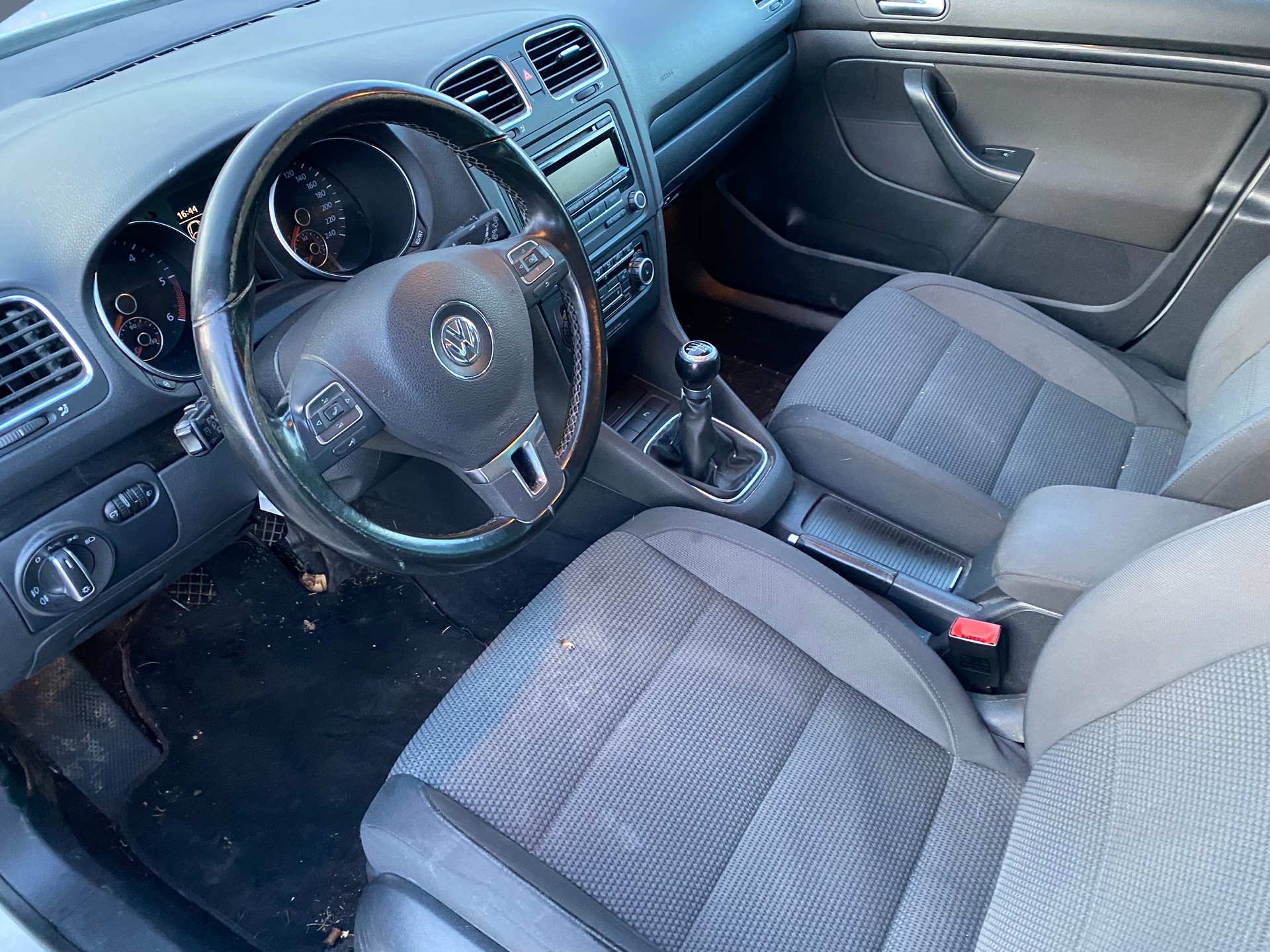 VW Golf Variant 1.6 TDI Comfortline 4Motion-image-4