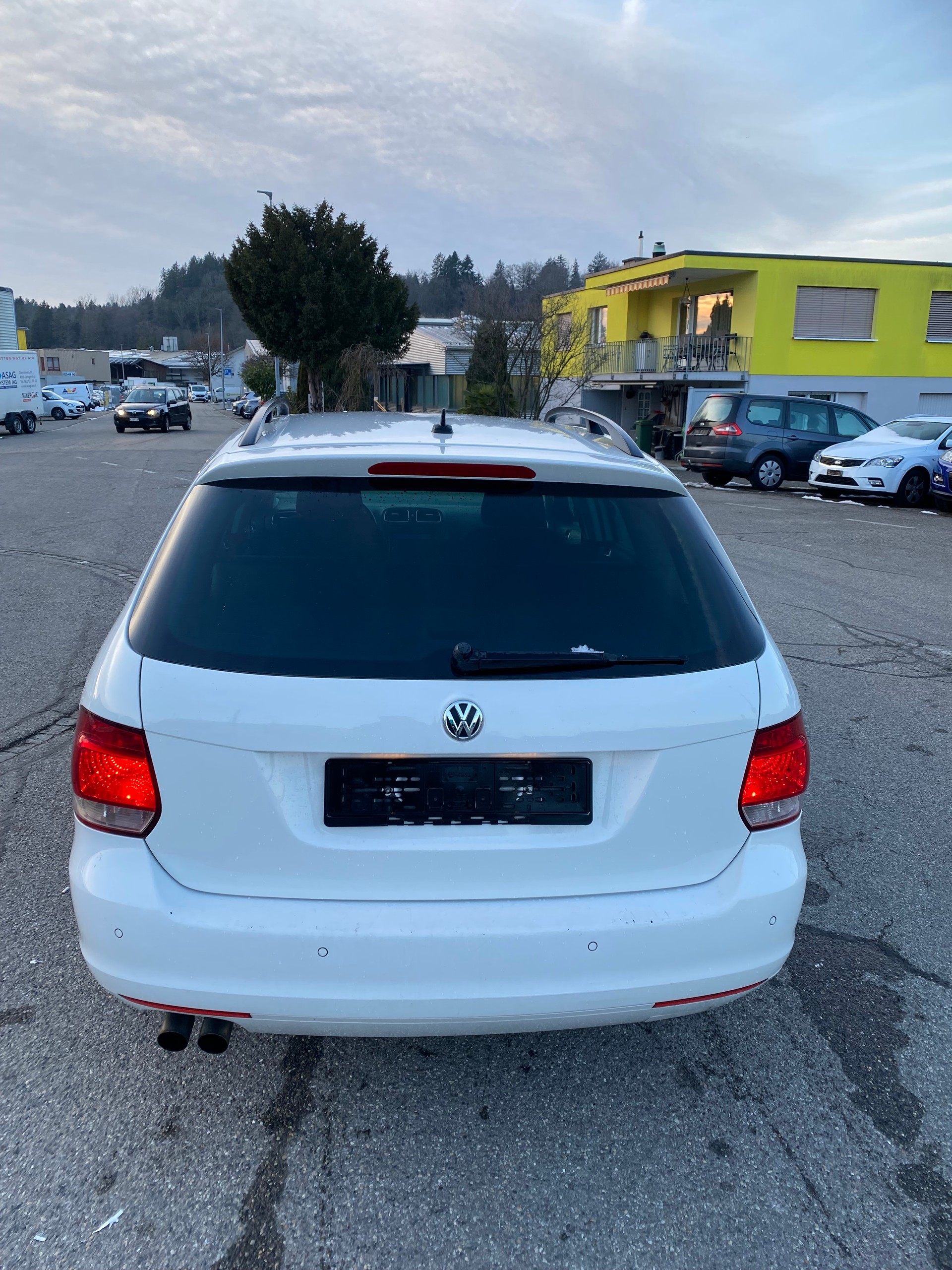 VW Golf Variant 1.6 TDI Comfortline 4Motion-image-3