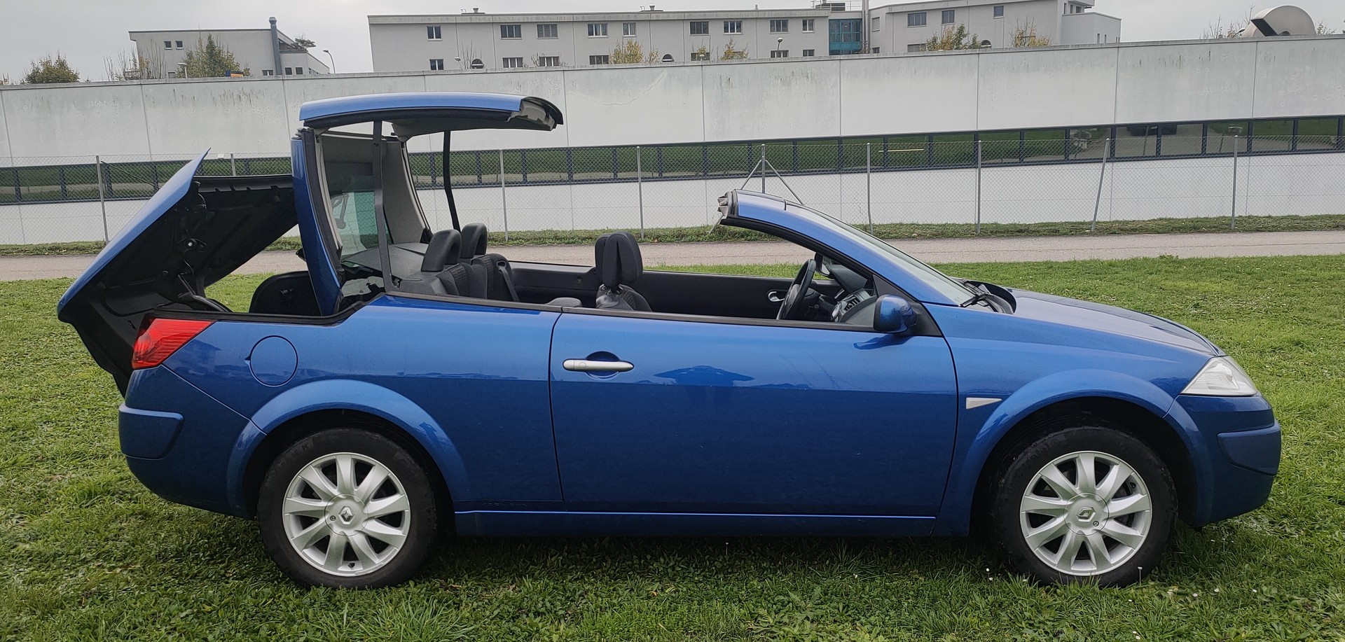 RENAULT Mégane C-C 1.6 16V Dynamique Confort-image-1