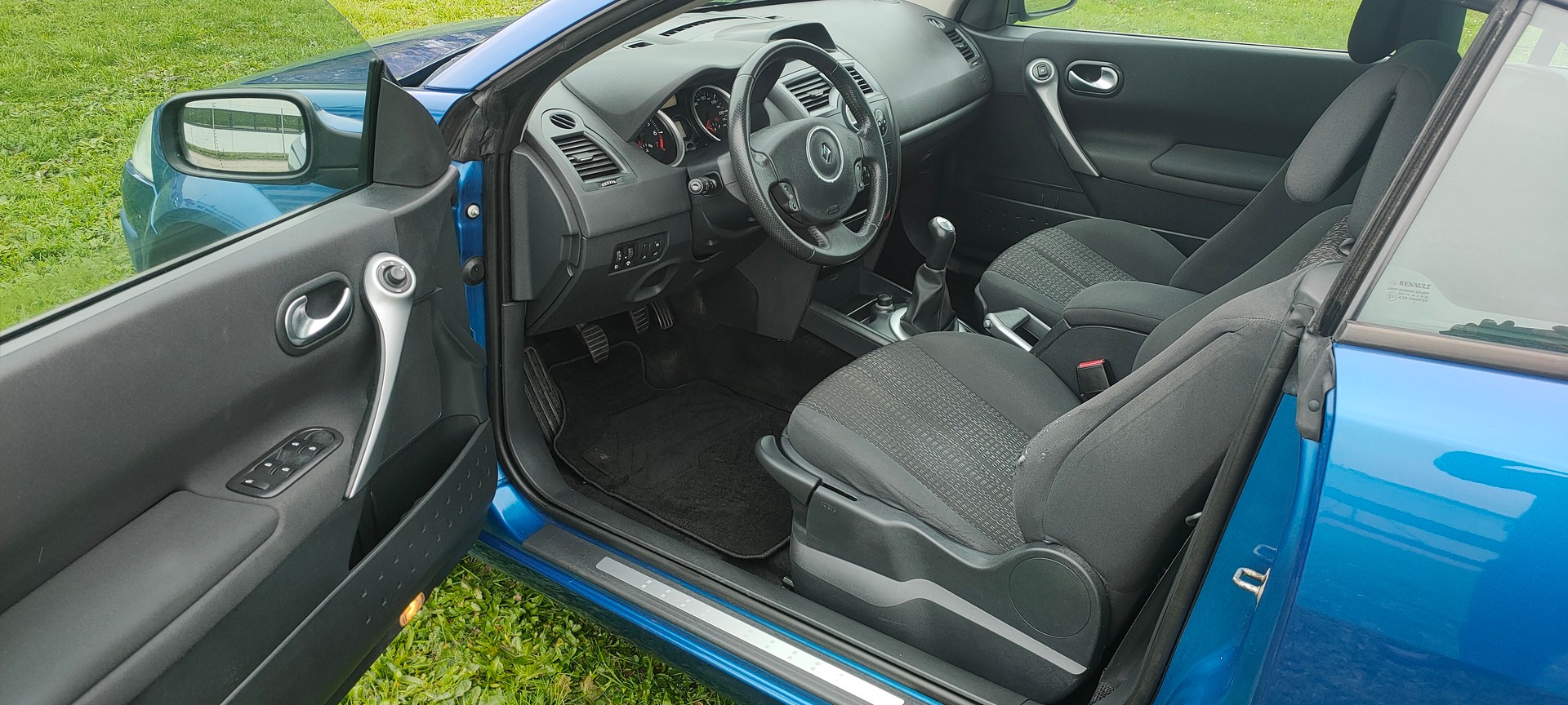 RENAULT Mégane C-C 1.6 16V Dynamique Confort-image-14