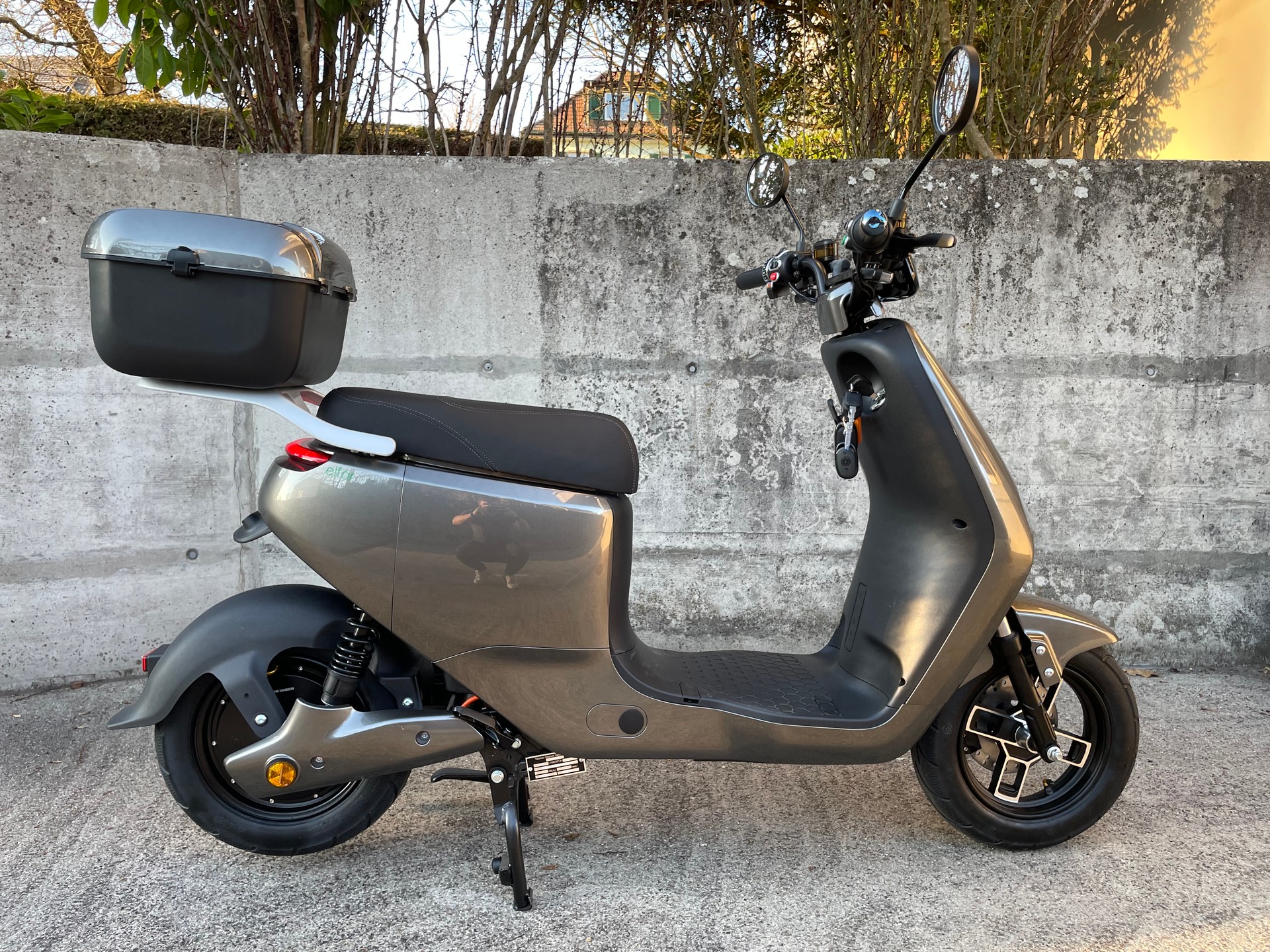 E-SCOOTER E-Mofa Long Range-image-3