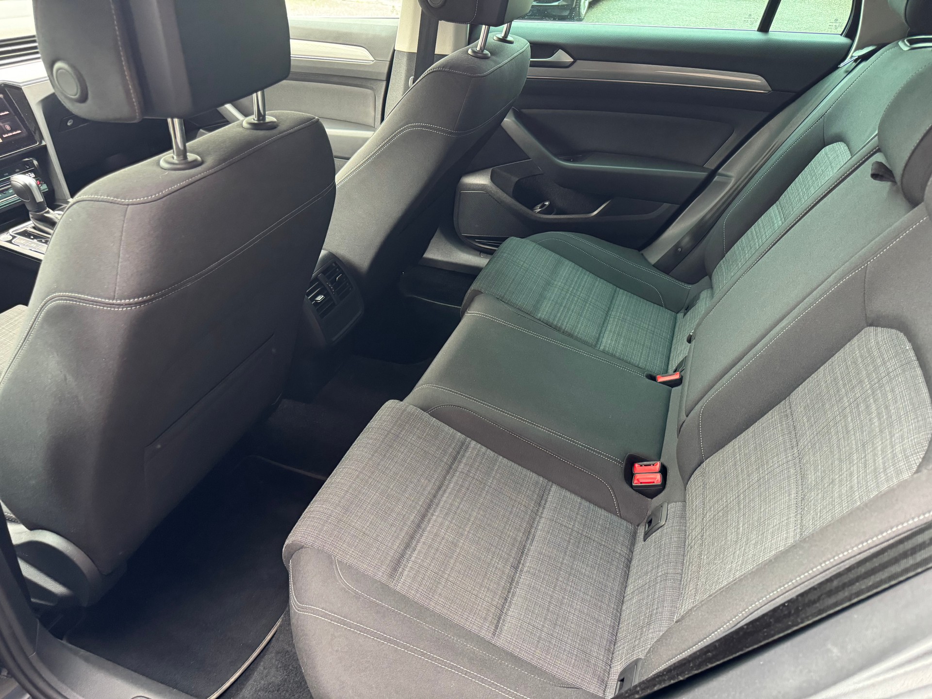 VW Passat 2.0 TDI BMT Elegance DSG-image-11