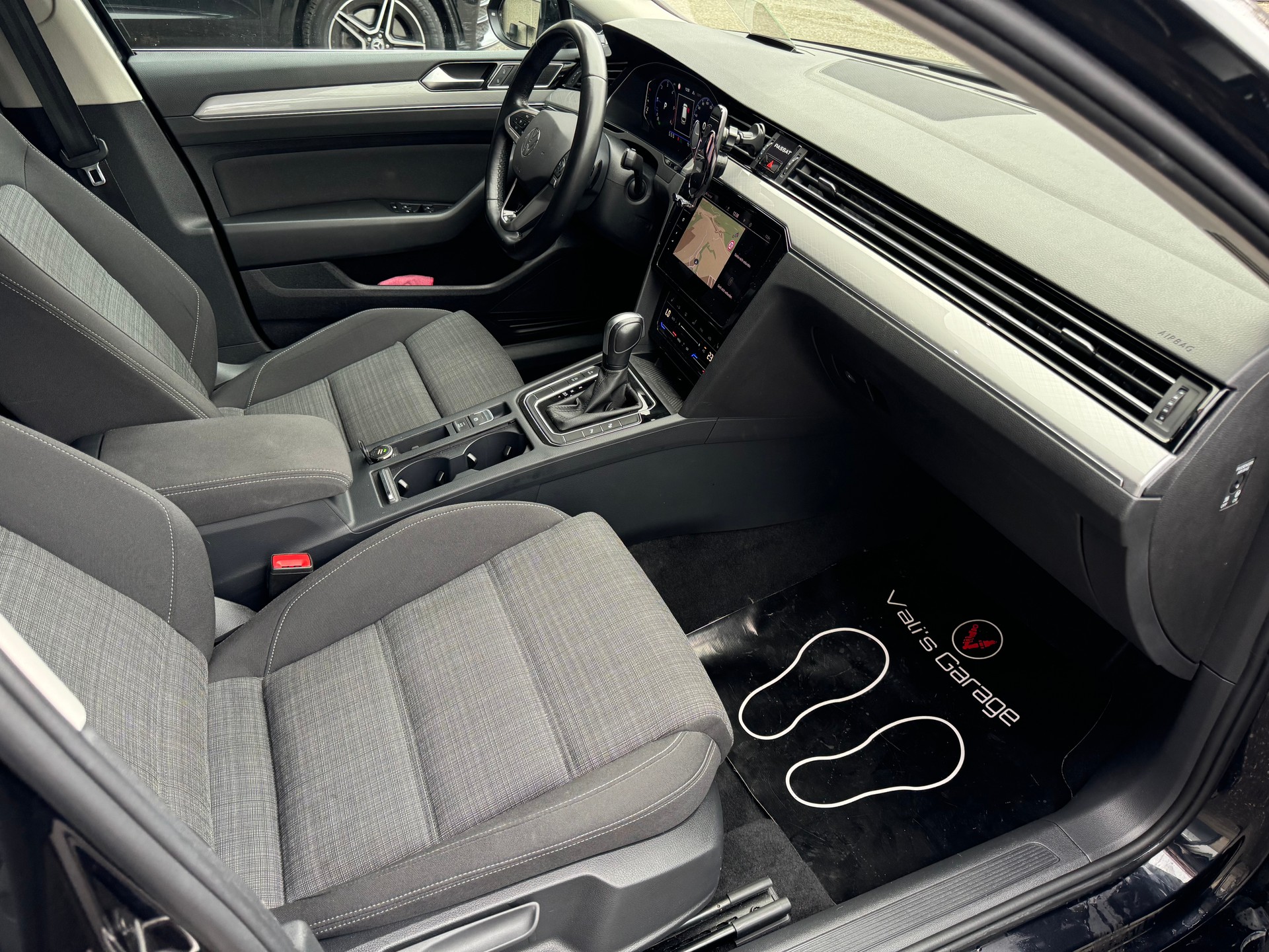 VW Passat 2.0 TDI BMT Elegance DSG-image-9