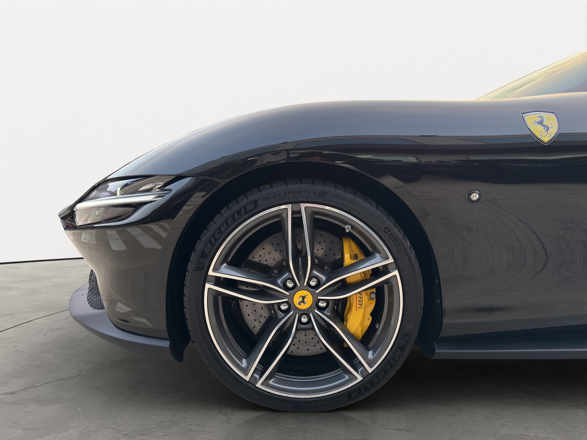FERRARI Roma Spider-image-14
