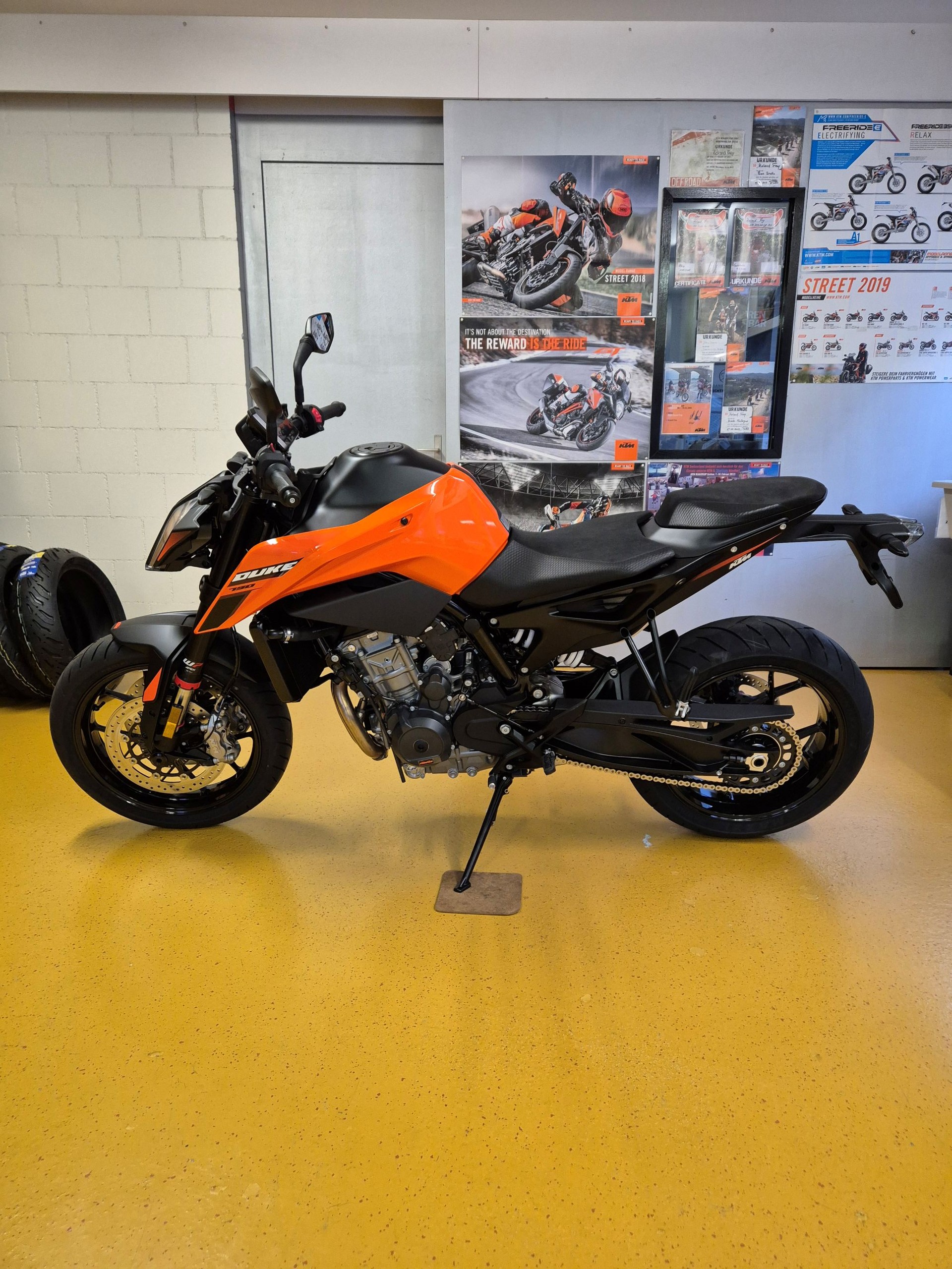 KTM 790 Duke-image-1
