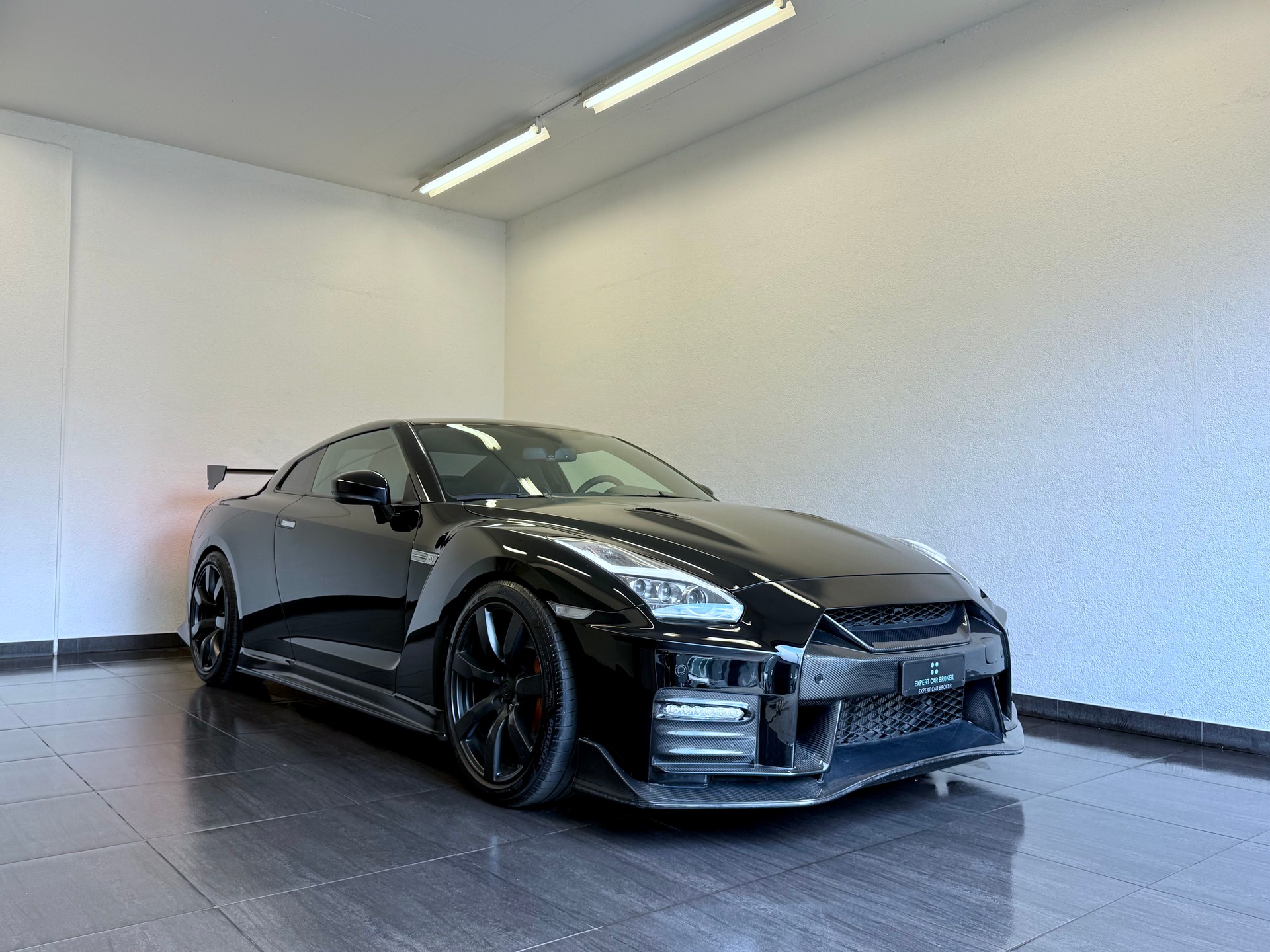NISSAN GT-R 3.8 V6 Biturbo ALL Black Edition-showroom-element-1