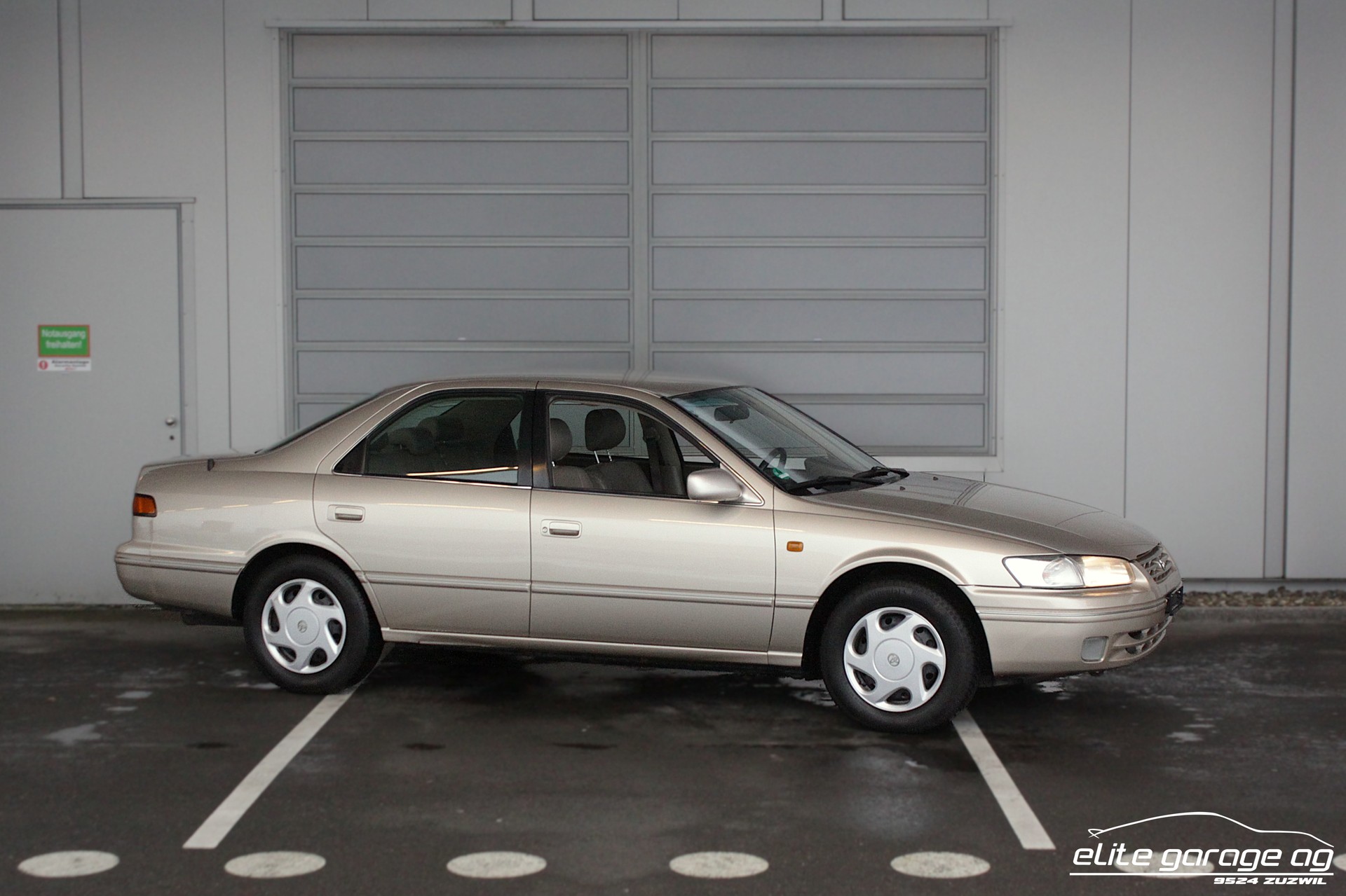 TOYOTA Camry 3.0 V6-image-6