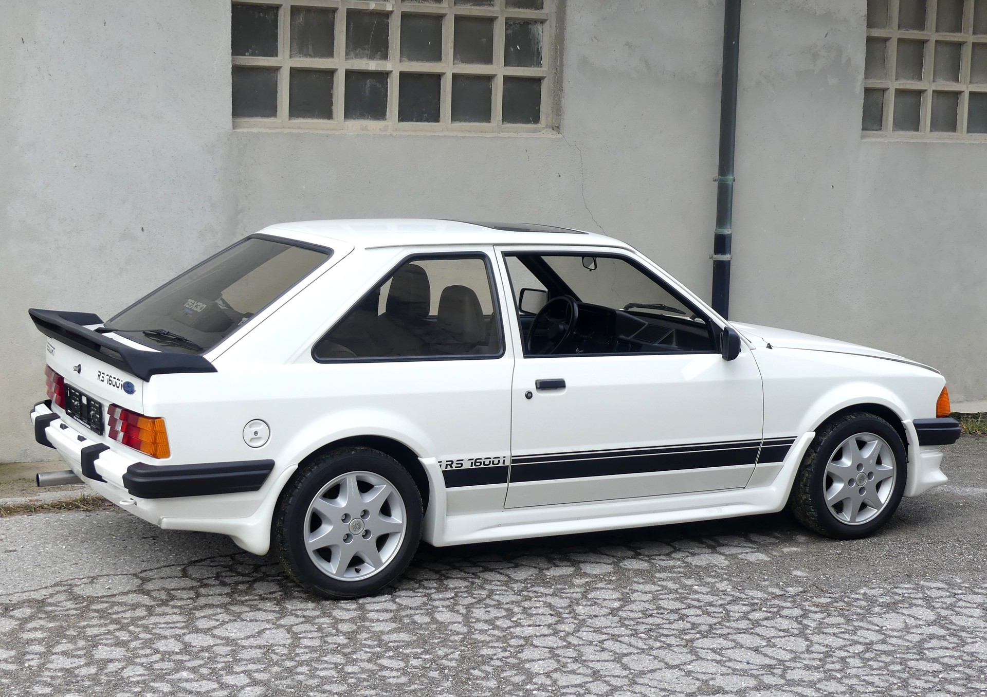 FORD Escort 1600 RSi (Vétéran)-image-4