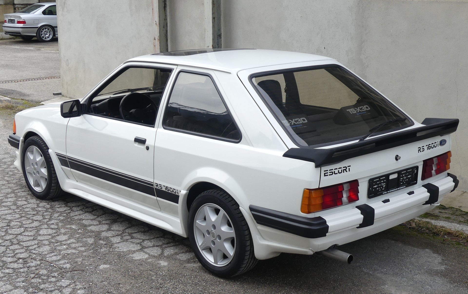 FORD Escort 1600 RSi (Vétéran)-image-3