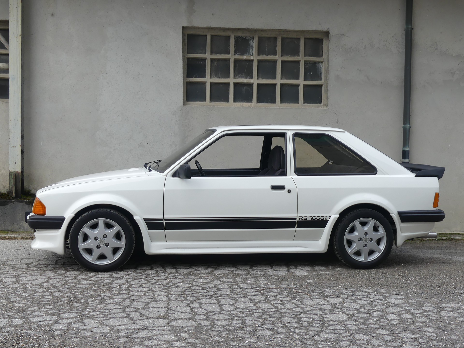 FORD Escort 1600 RSi (Vétéran)-image-11