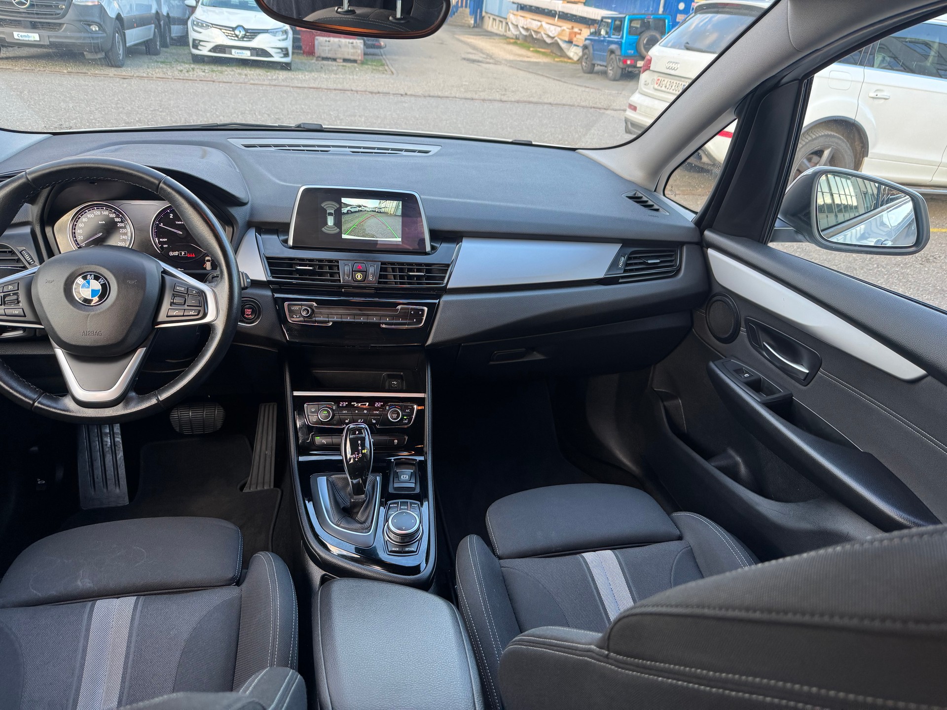 BMW 216d Gran Tourer-showroom-element-3