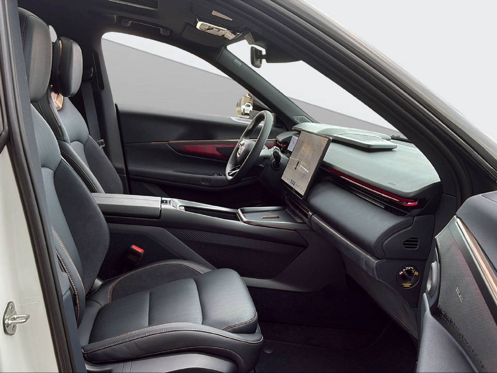 LYNK & CO 08-image-6