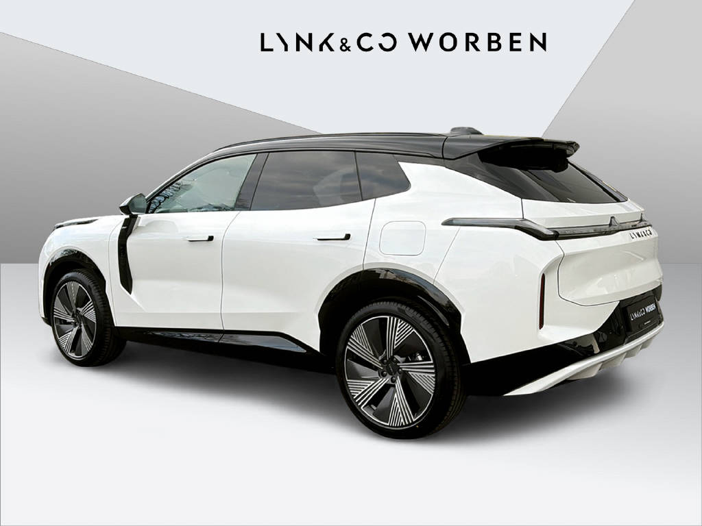 LYNK & CO 08-showroom-element-3