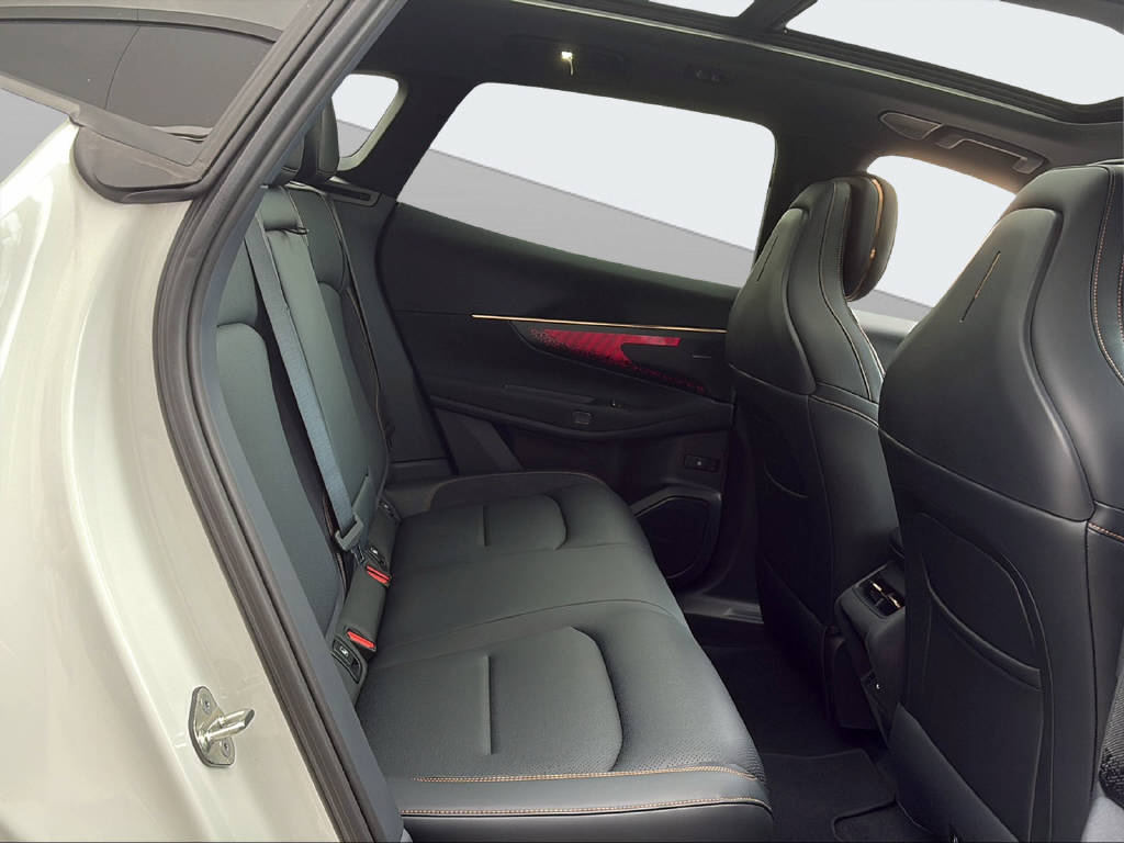 LYNK & CO 08-image-14