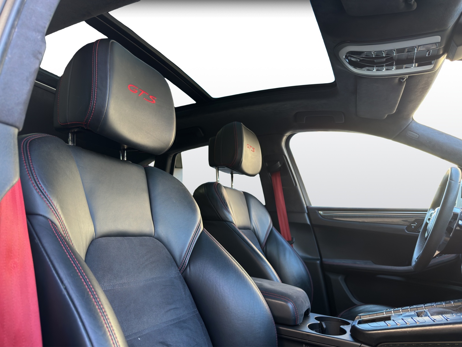 PORSCHE Macan GTS PDK-image-12