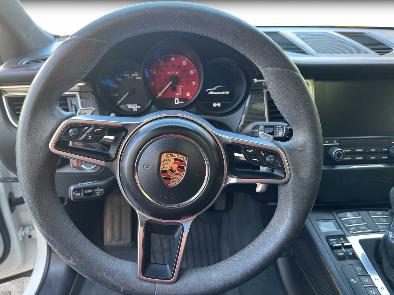 PORSCHE Macan GTS PDK-image-9