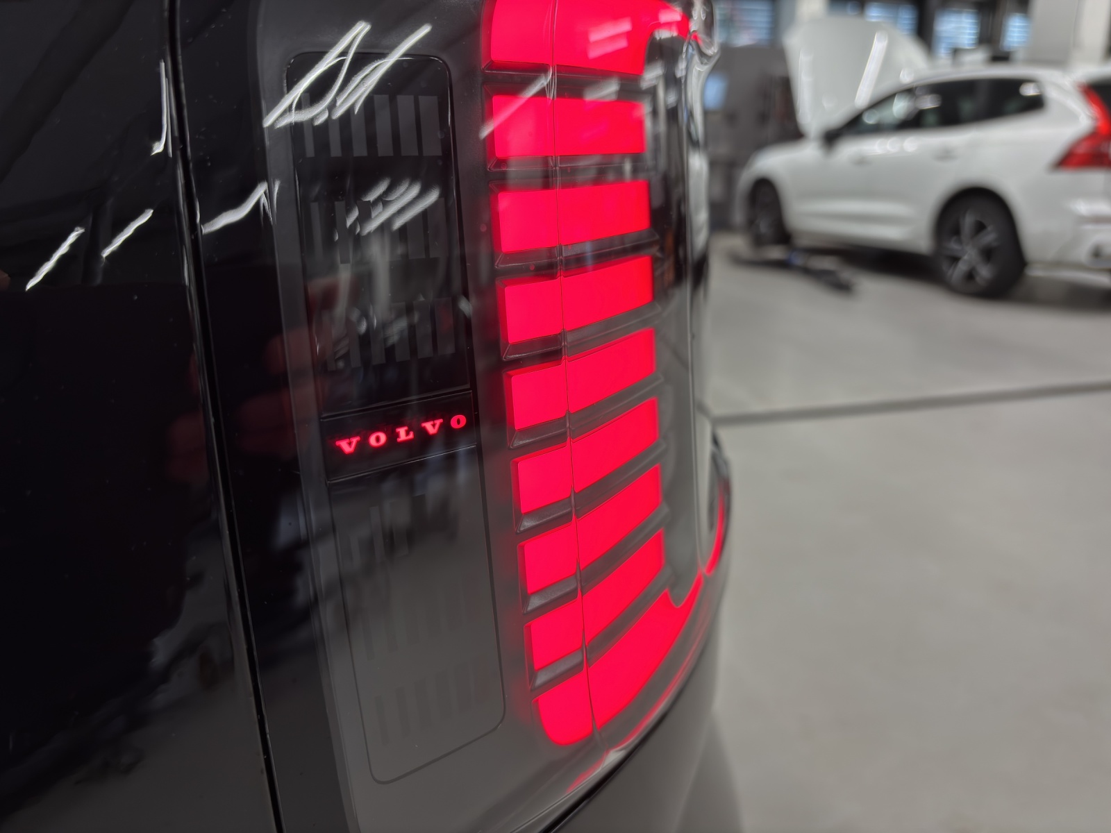 VOLVO EX30 CC E60 Cross Country Twin Performance AWD-image-14