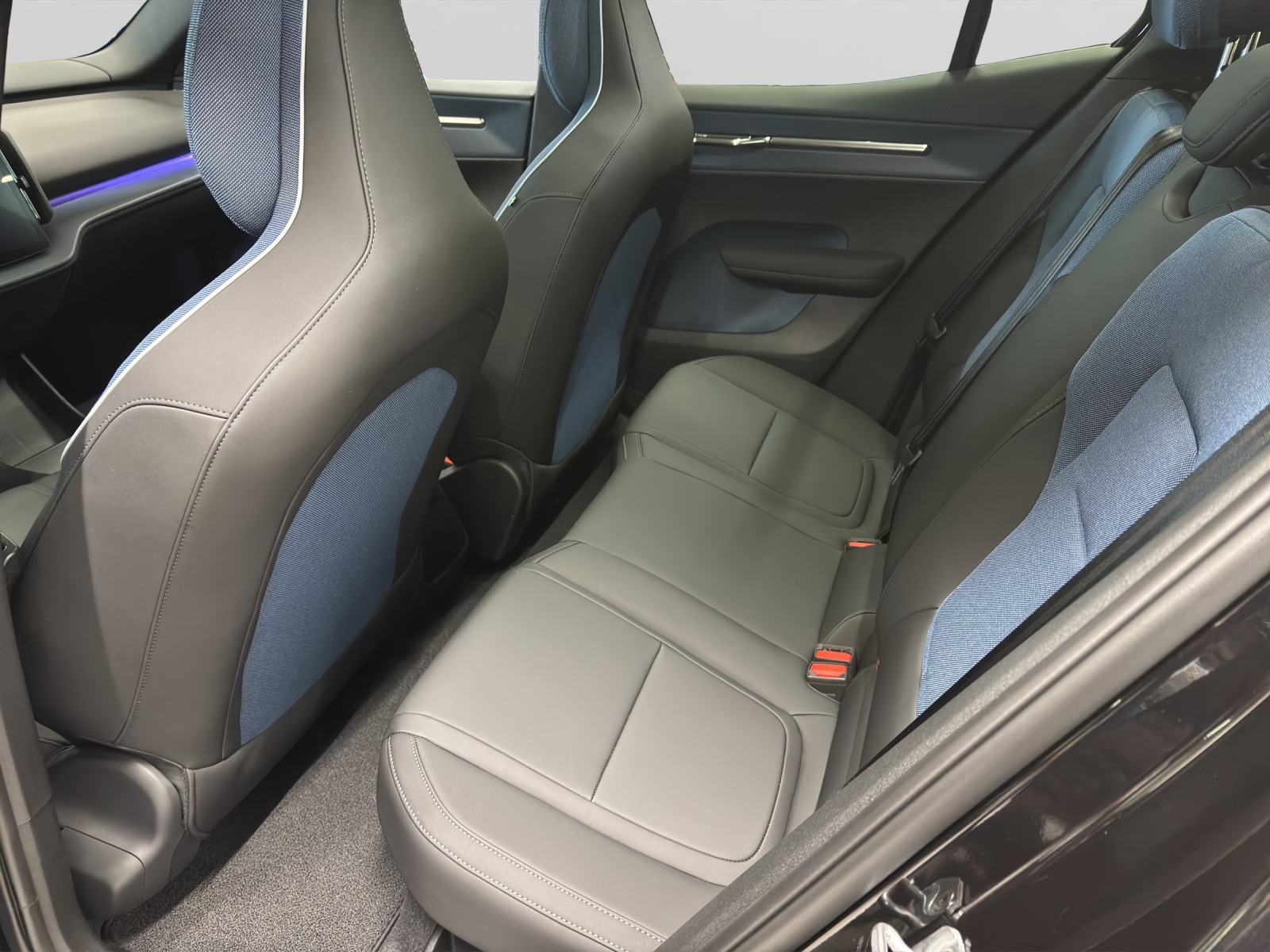 VOLVO EX30 CC E60 Cross Country Twin Performance AWD-image-4