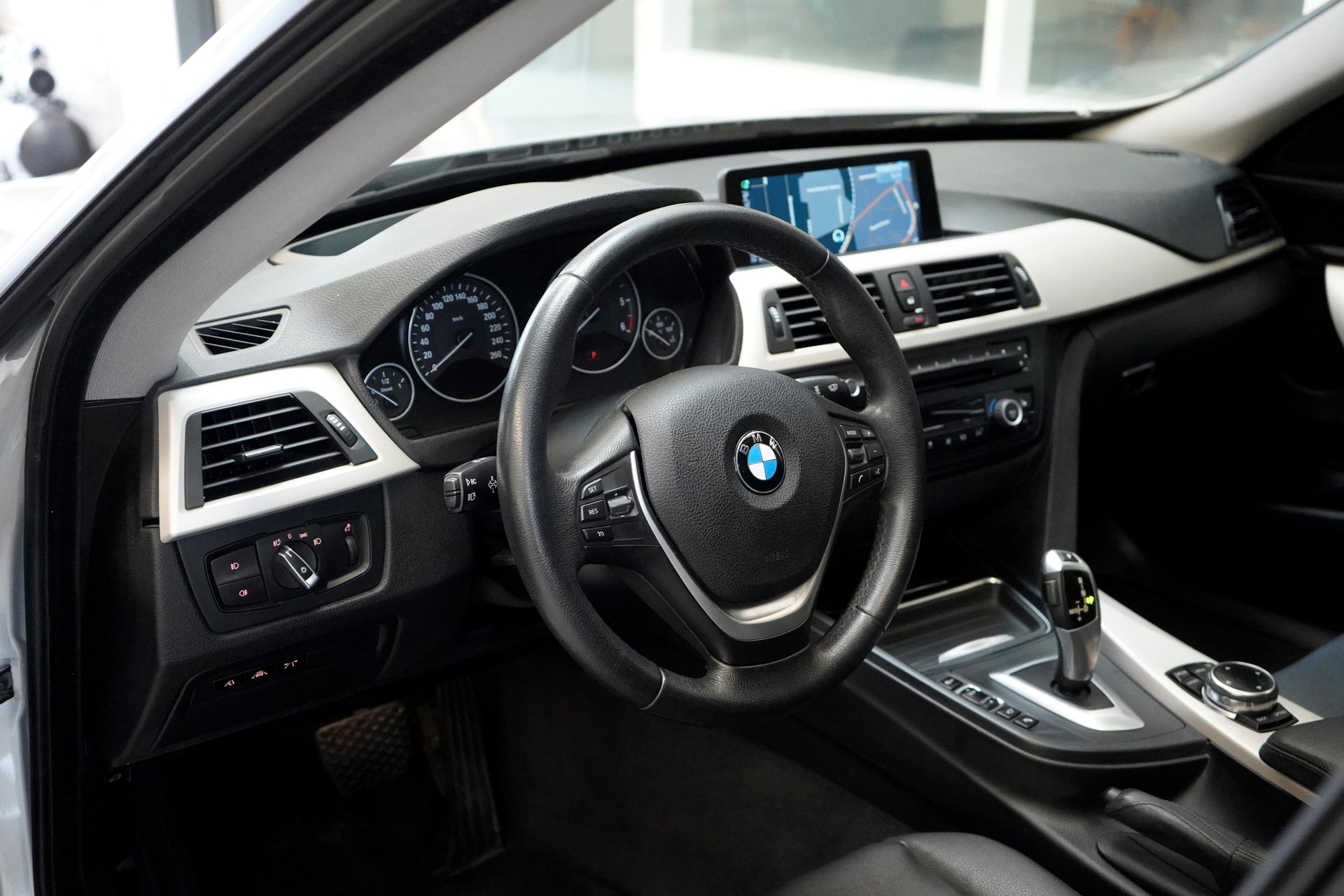 BMW 320d GT xDrive Luxury Line Steptronic-image-10