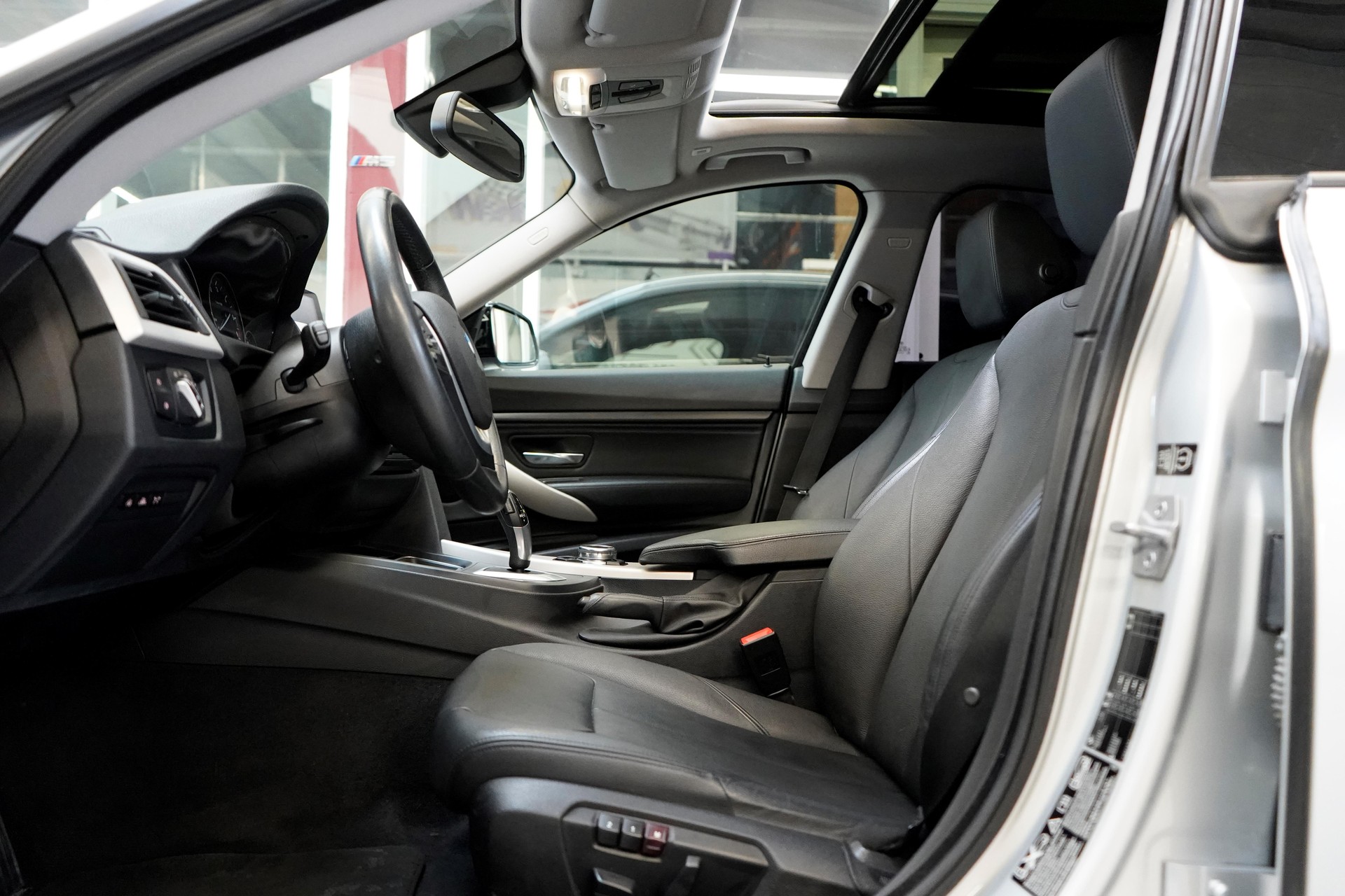 BMW 320d GT xDrive Luxury Line Steptronic-image-11